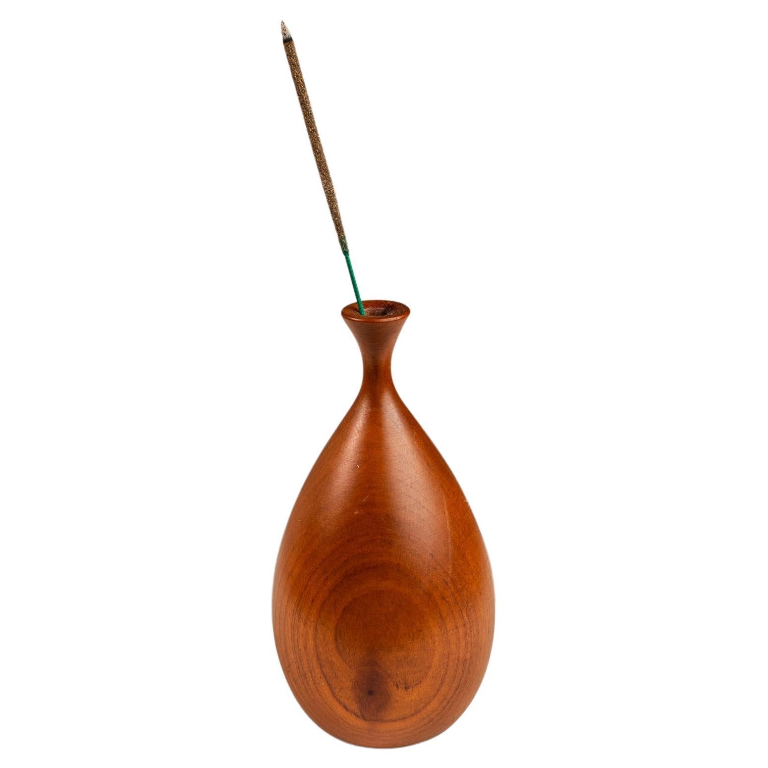 Signed Petite Wood-Turned Vase in solid Walnut by George Biersdorf, USA, c. 1979 For Sale