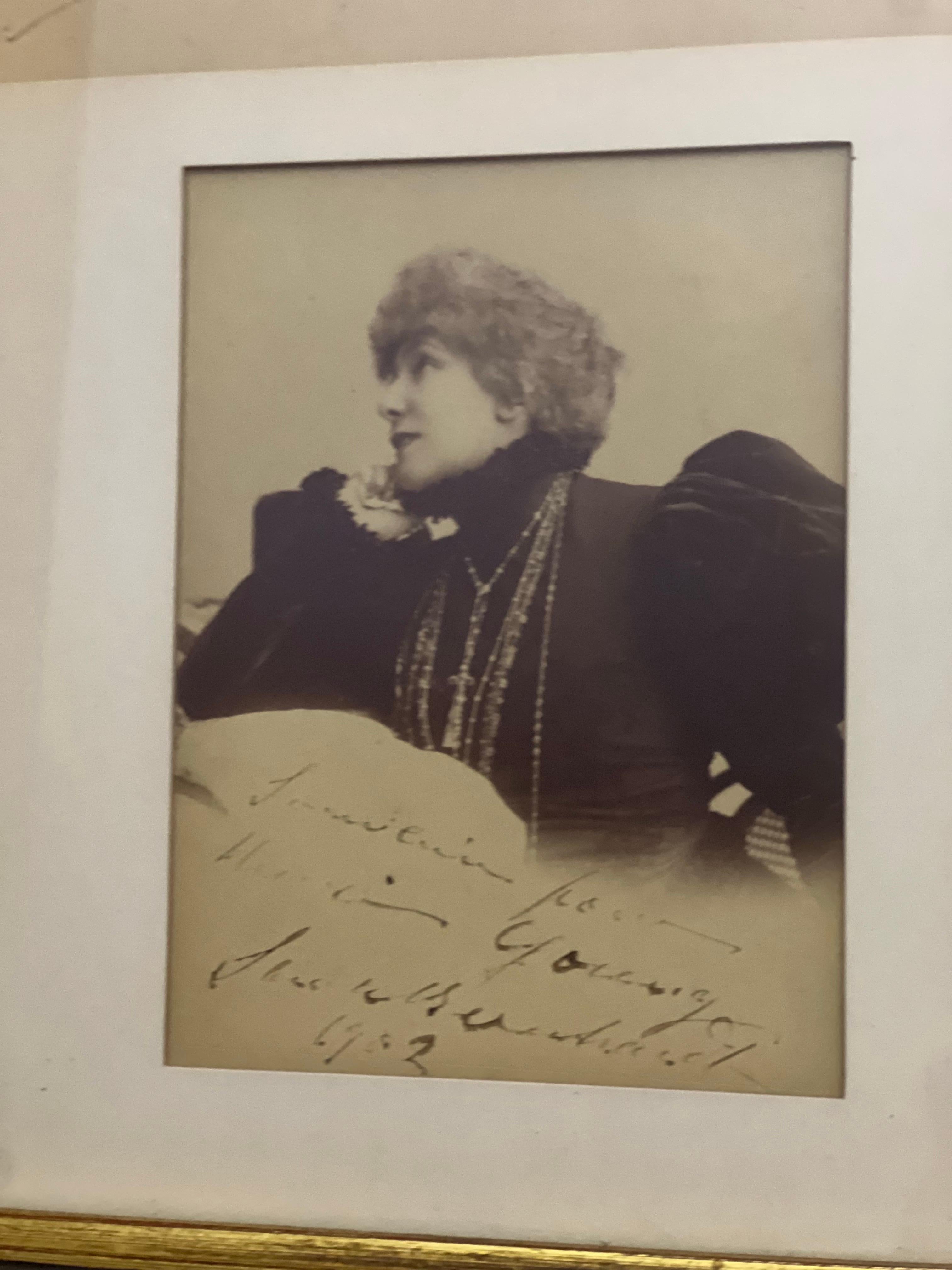 Signed Photo Sarah Bernhardt and Lithograph Marcelle Lender by Toulouse-Lautrec (20. Jahrhundert) im Angebot