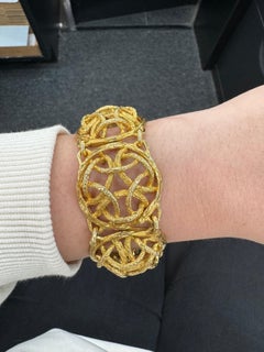Bracciale firmato Piaget in oro giallo 18 carati a cupola testurizzata A Link 121 grammi