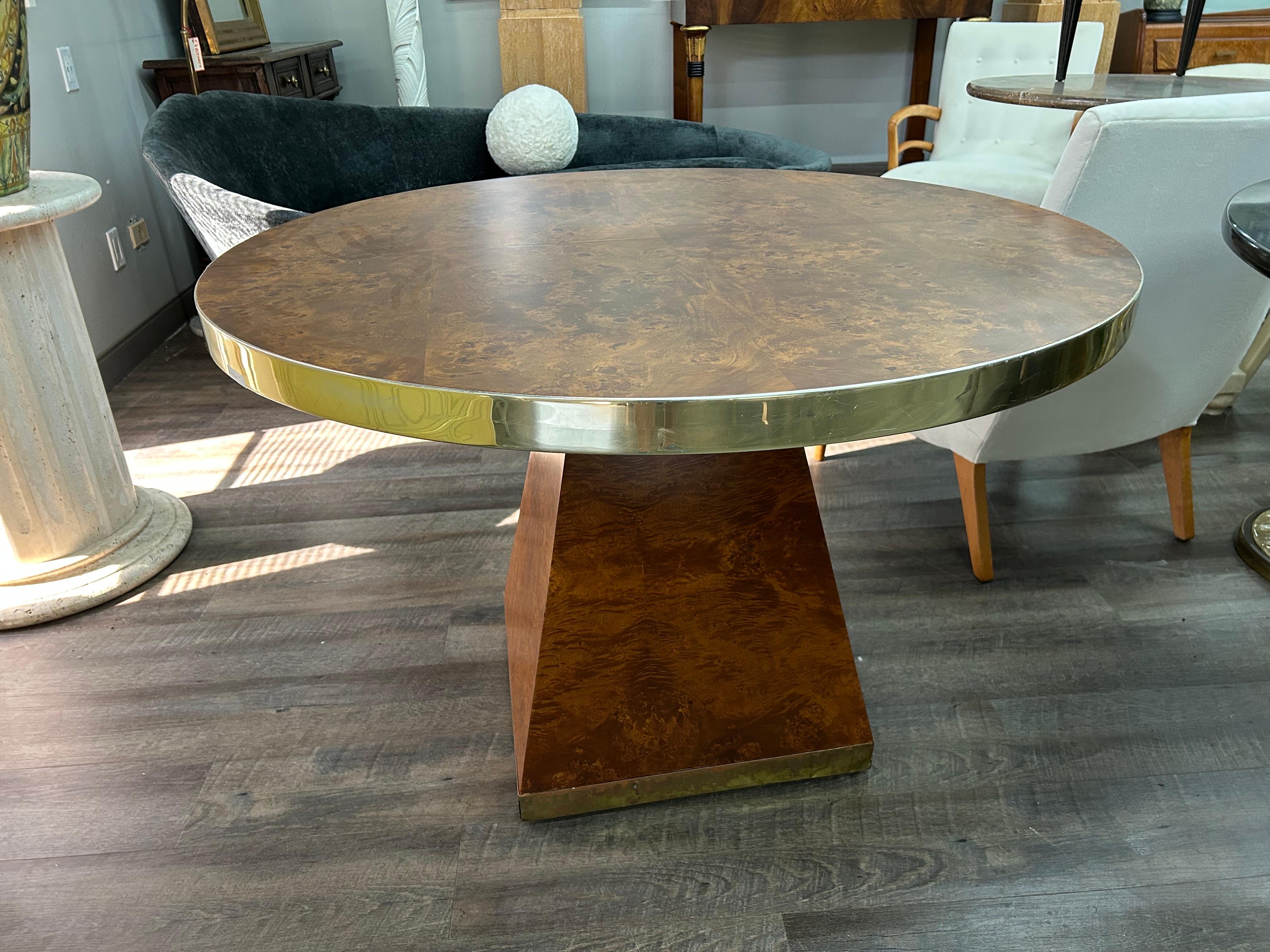 Laiton Table en laiton et ronce signée Pierre Cardin en vente