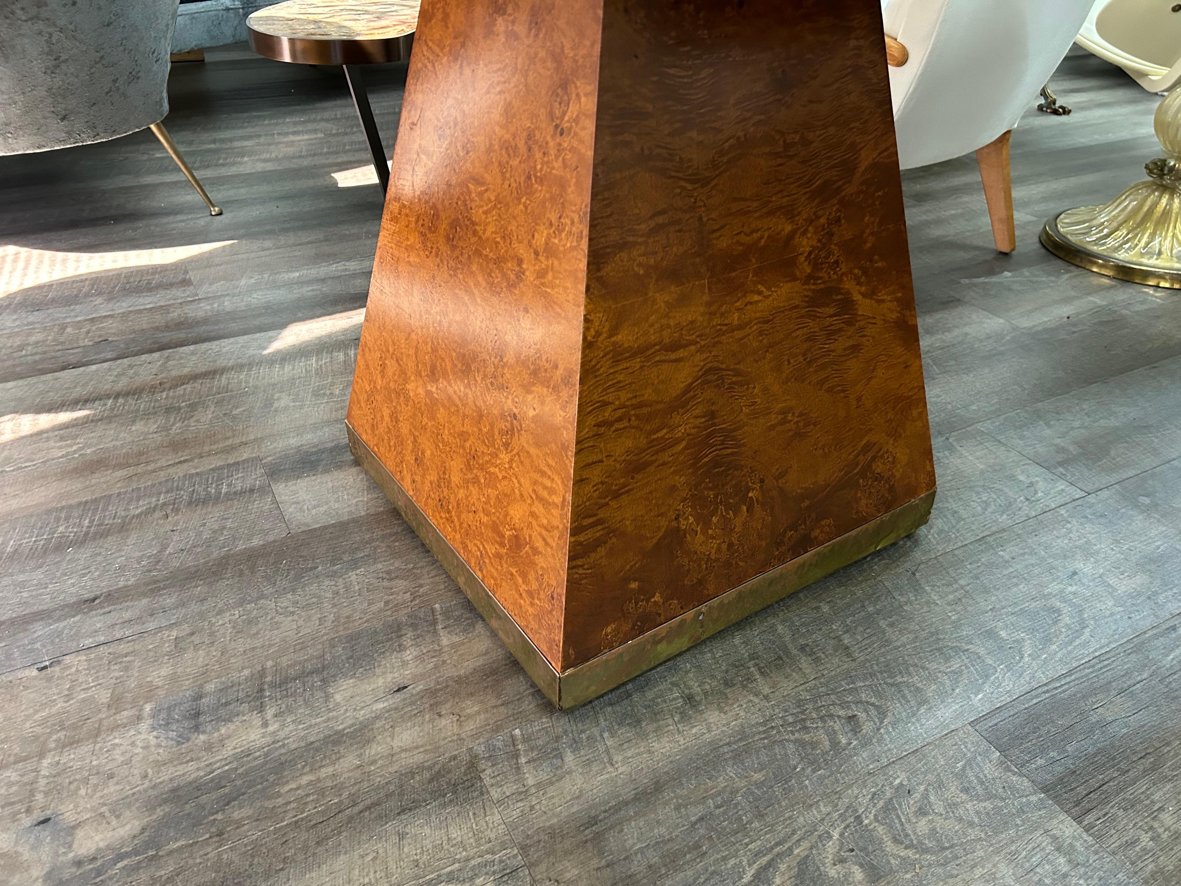 Table en laiton et ronce signée Pierre Cardin en vente 1