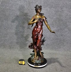 Scultura firmata in bronzo policromo di donna vestita secondo August Moreau