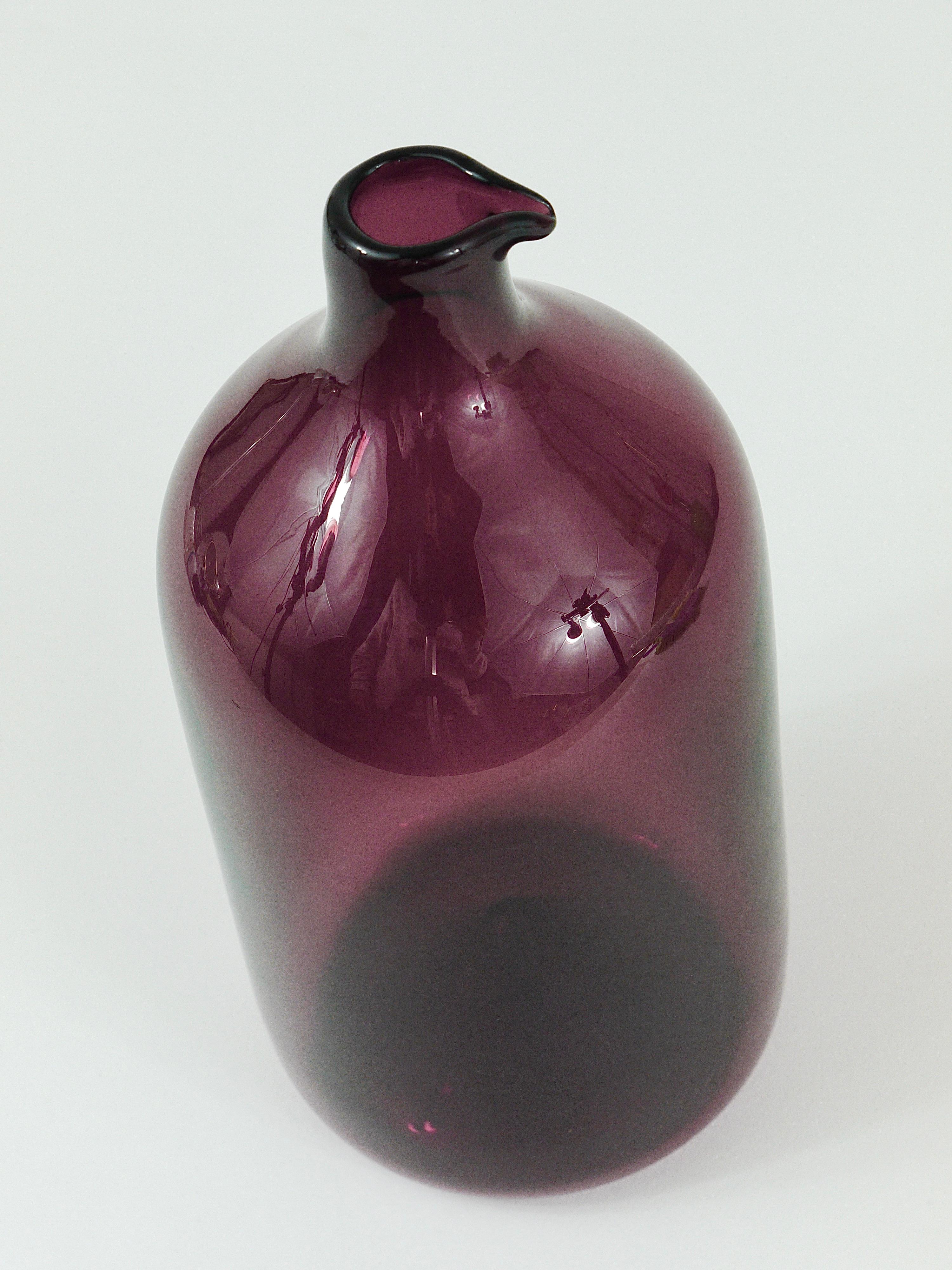 Signed Purple Timo Sarpaneva Pullo Bird Bottle Glass Vase, Iittala, Finland For Sale 2