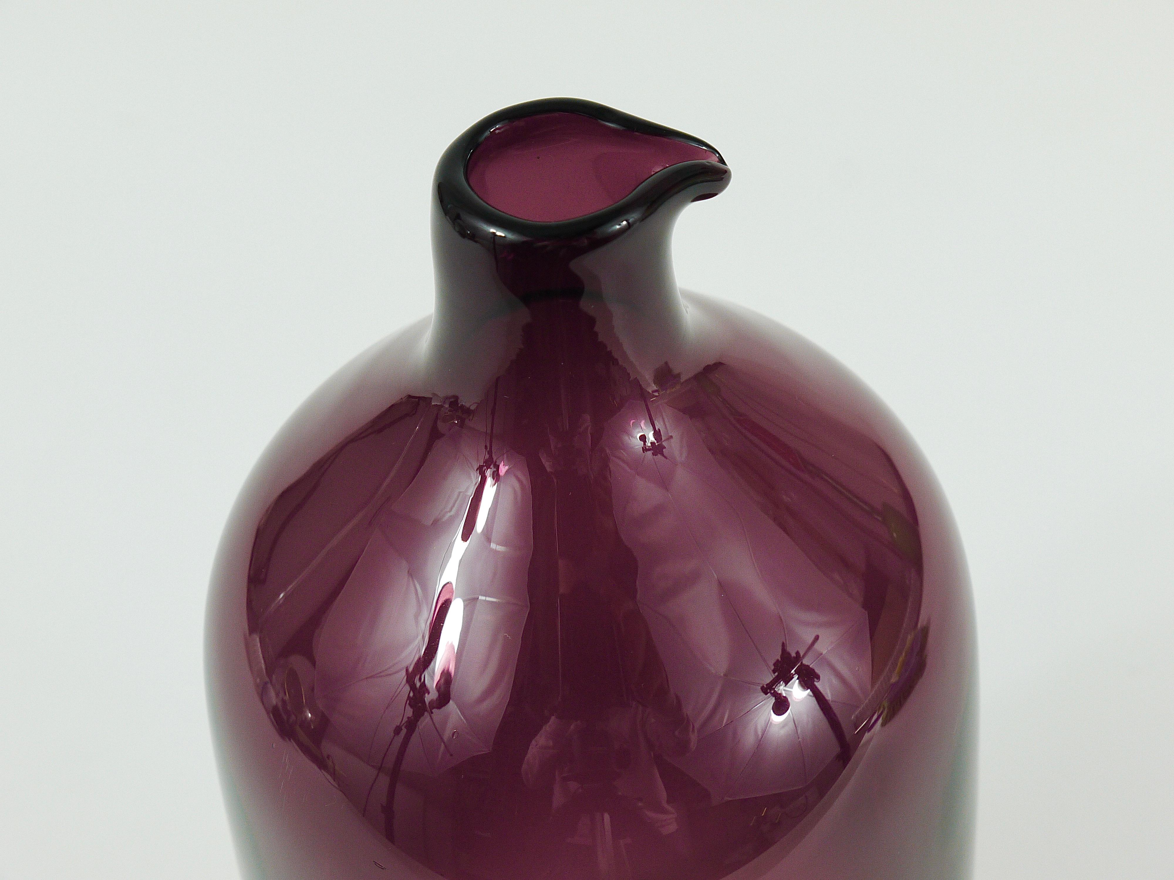 Signed Purple Timo Sarpaneva Pullo Bird Bottle Glass Vase, Iittala, Finland For Sale 4