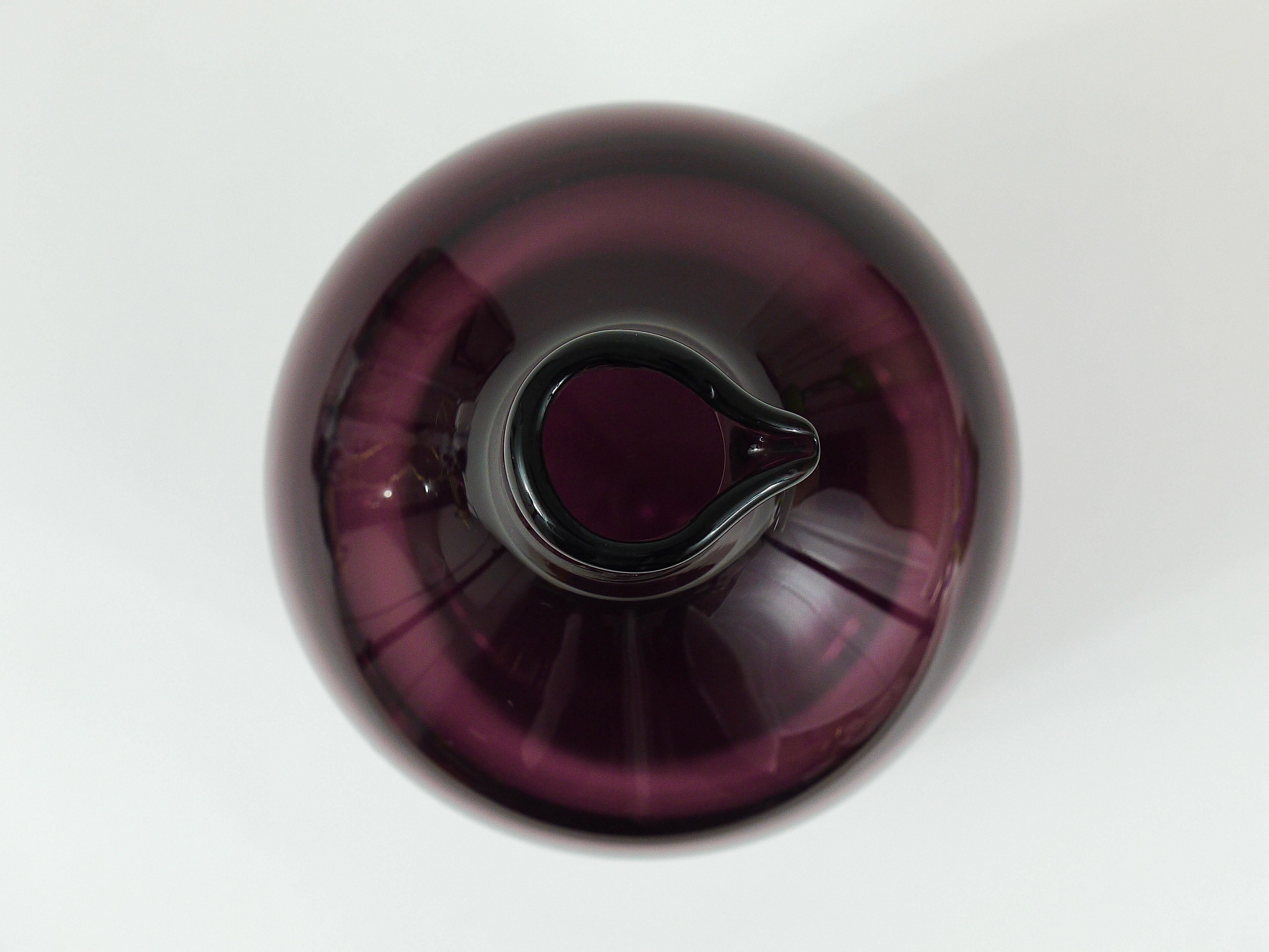 Signed Purple Timo Sarpaneva Pullo Bird Bottle Glass Vase, Iittala, Finland For Sale 5