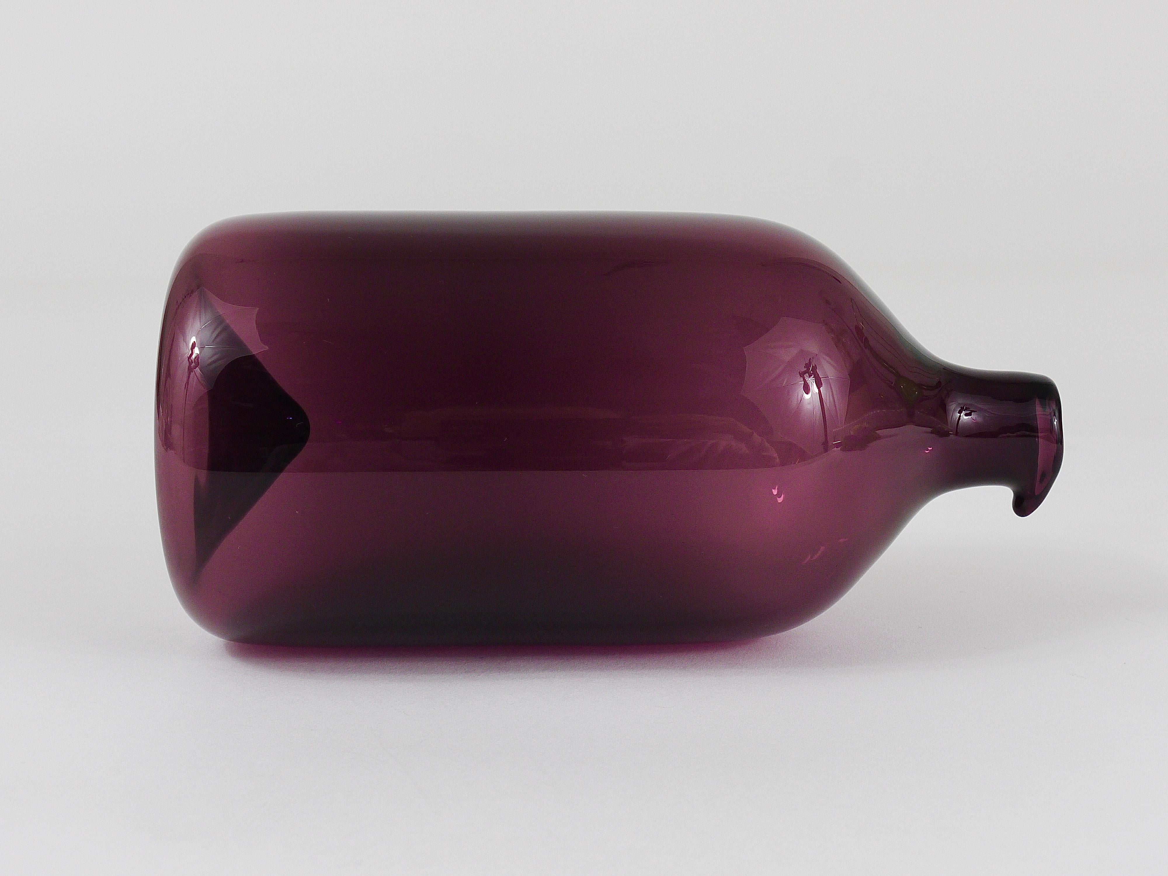 Signed Purple Timo Sarpaneva Pullo Bird Bottle Glass Vase, Iittala, Finland For Sale 7
