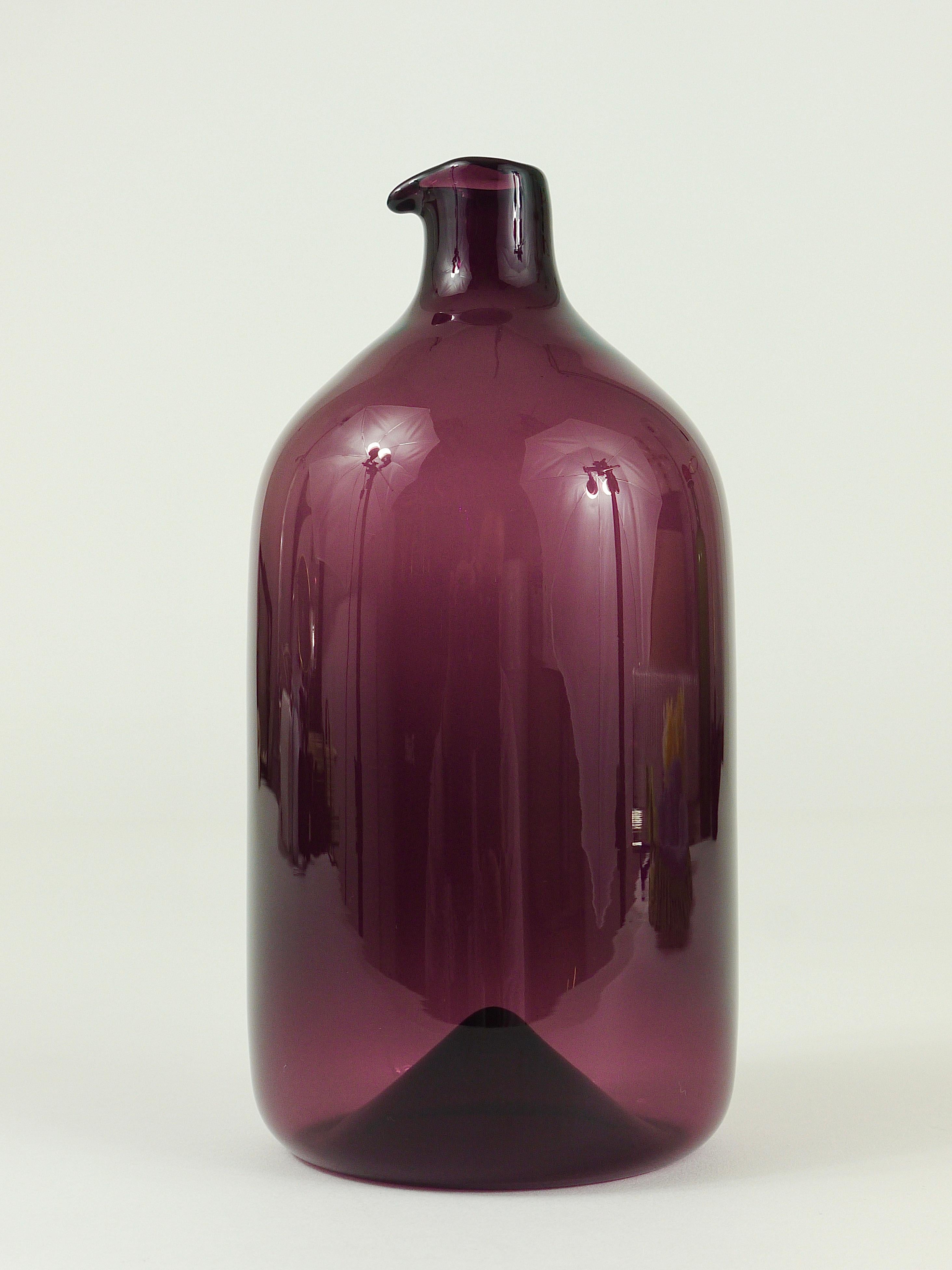 Mid-Century Modern Signed Purple Timo Sarpaneva Pullo Bird Bottle Glass Vase, Iittala, Finland For Sale