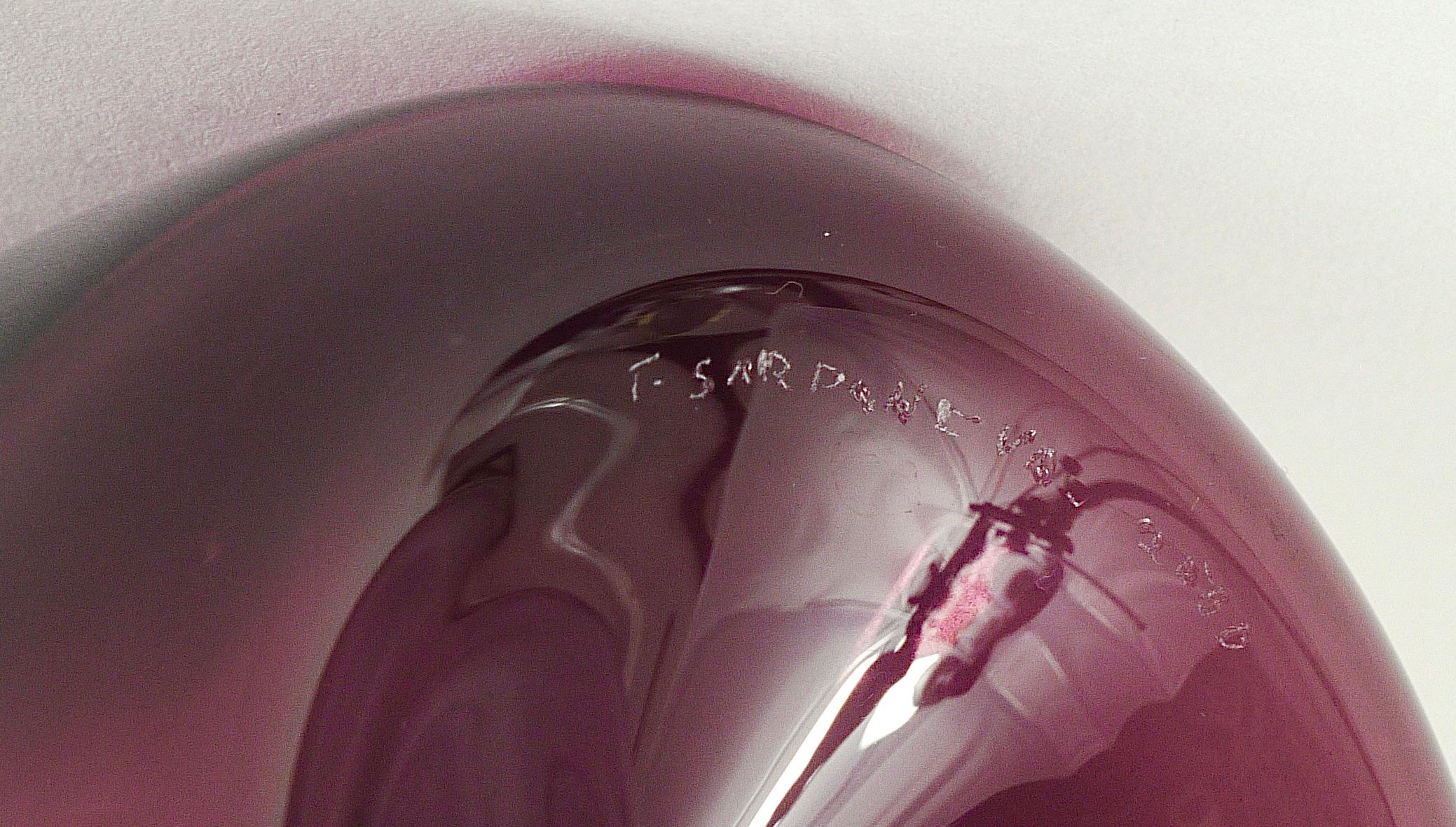Signed Purple Timo Sarpaneva Pullo Bird Bottle Glass Vase, Iittala, Finland In Good Condition For Sale In Vienna, AT