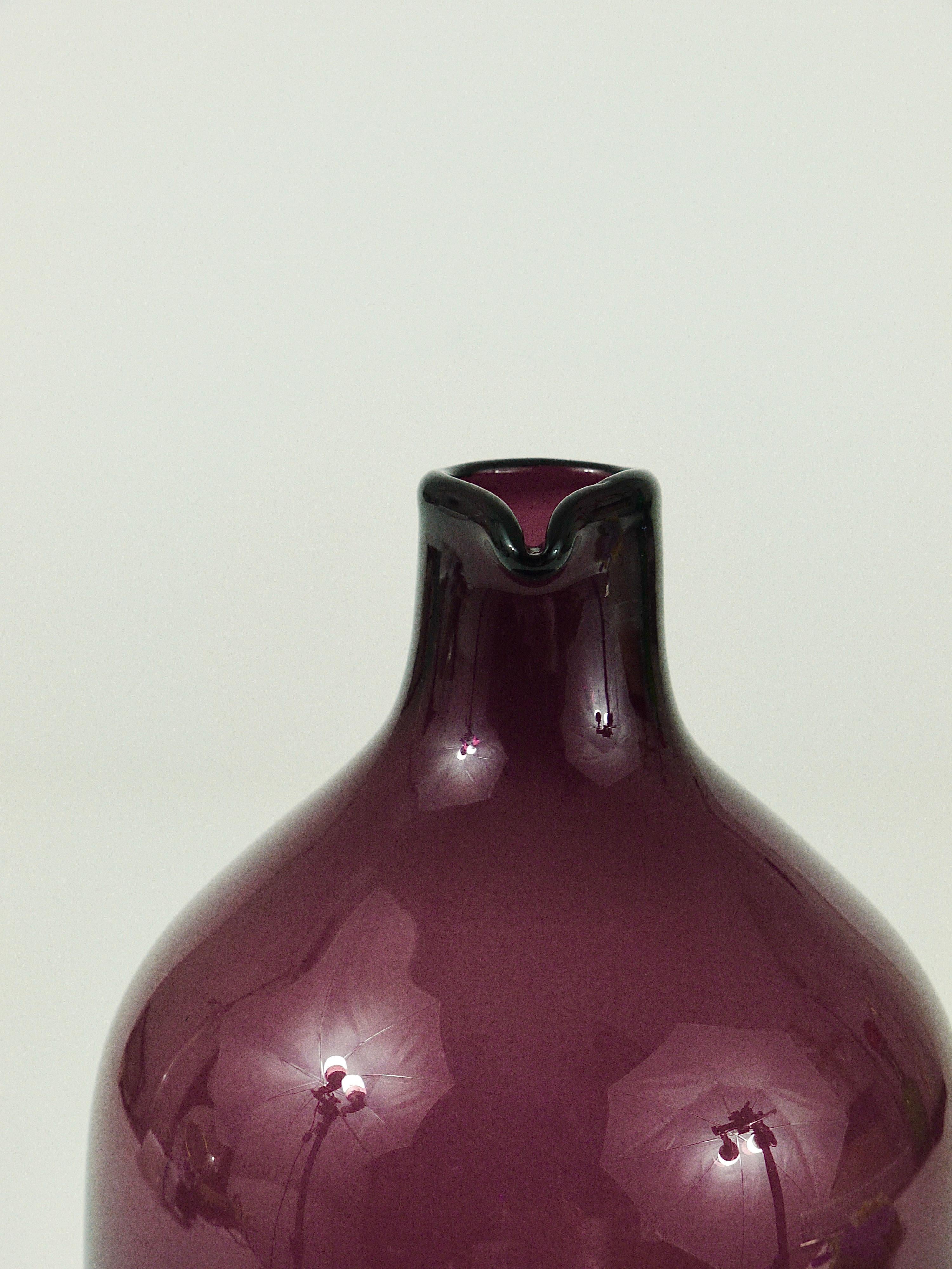 20th Century Signed Purple Timo Sarpaneva Pullo Bird Bottle Glass Vase, Iittala, Finland For Sale
