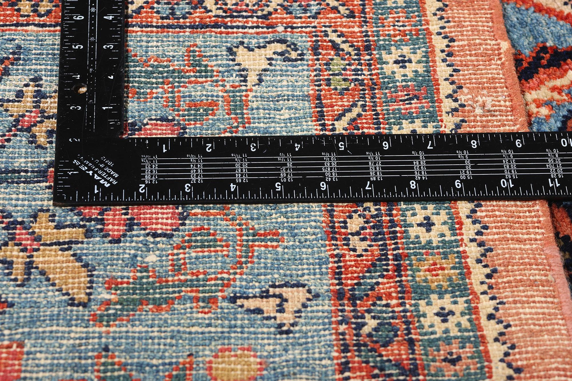 Signierter Qahraman Antiker persischer Sultanabad-Teppich aus Sultanabad, 10'00 x 17'06 (20. Jahrhundert) im Angebot