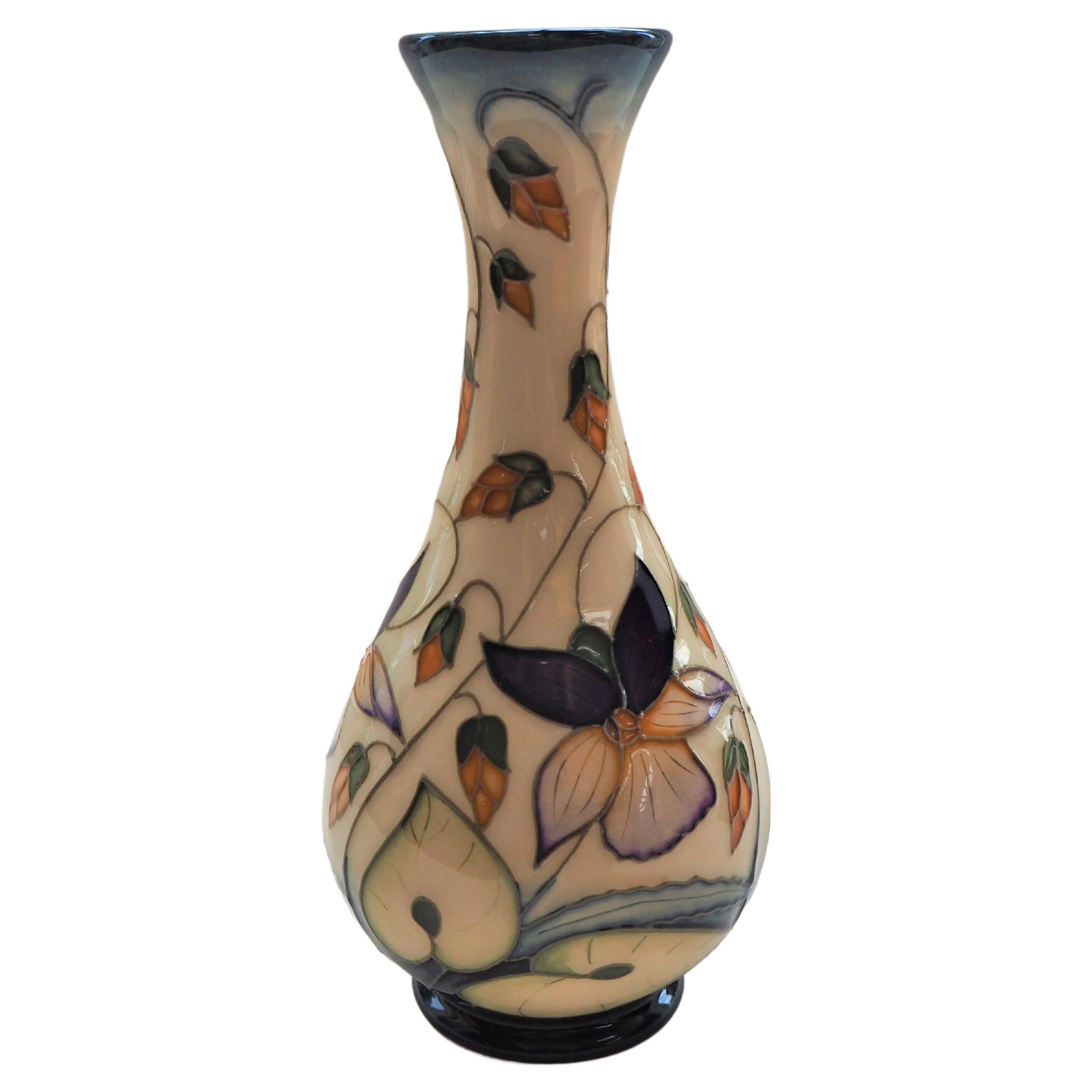 Vase signé Rachel Bishop Moorcroft