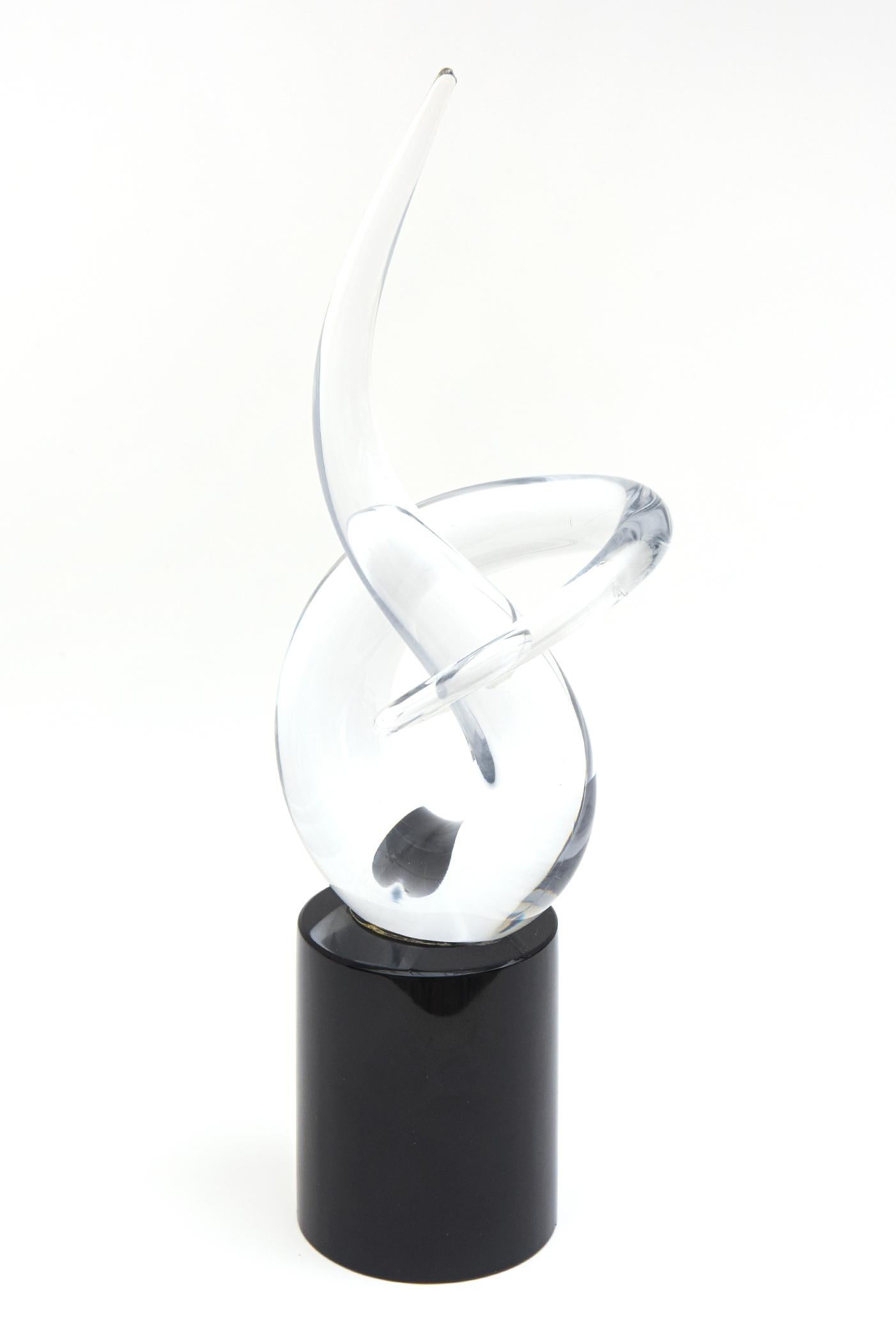 This lovely tall twisted signed Murano Italian glass sculpture is by Renato Anatra and is the love knot form. It is from the 70;s and the base is round cylinder black glass which that part is 5.5