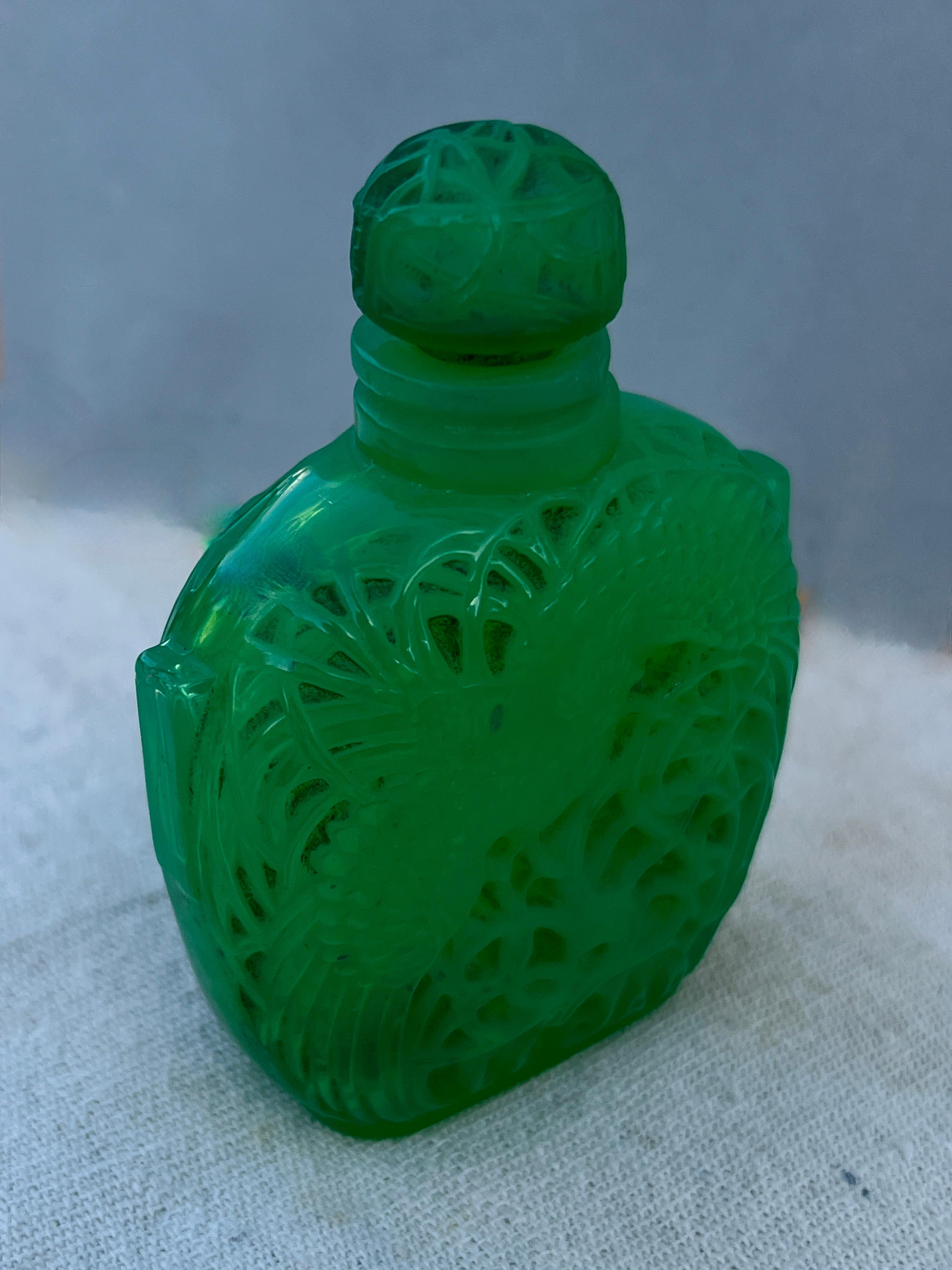 Signiert Rene Lalique Le Jade Flasche für Roger & Gallet 1926 (20. Jahrhundert) im Angebot