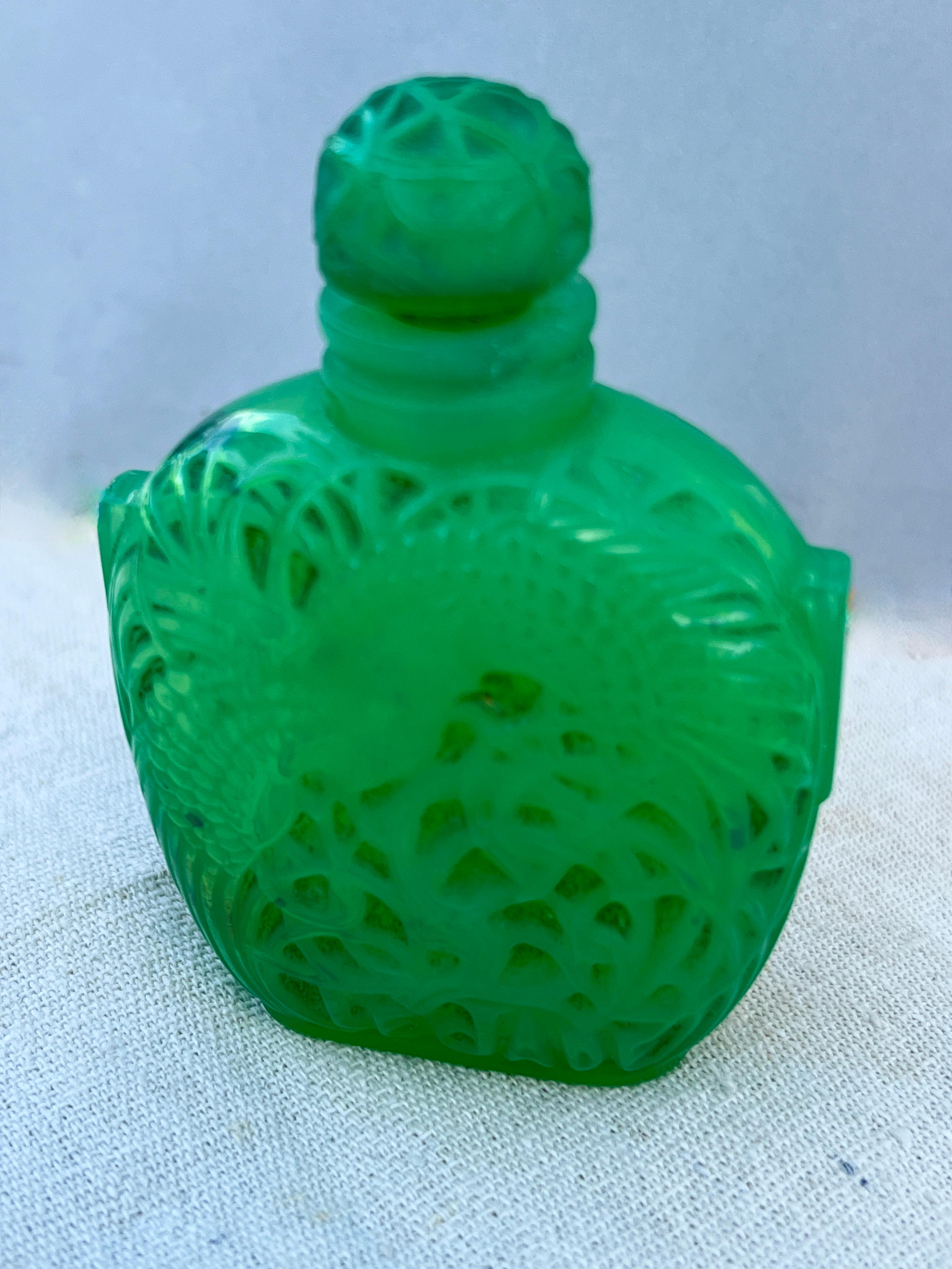 Signiert Rene Lalique Le Jade Flasche für Roger & Gallet 1926 (Glaskunst) im Angebot