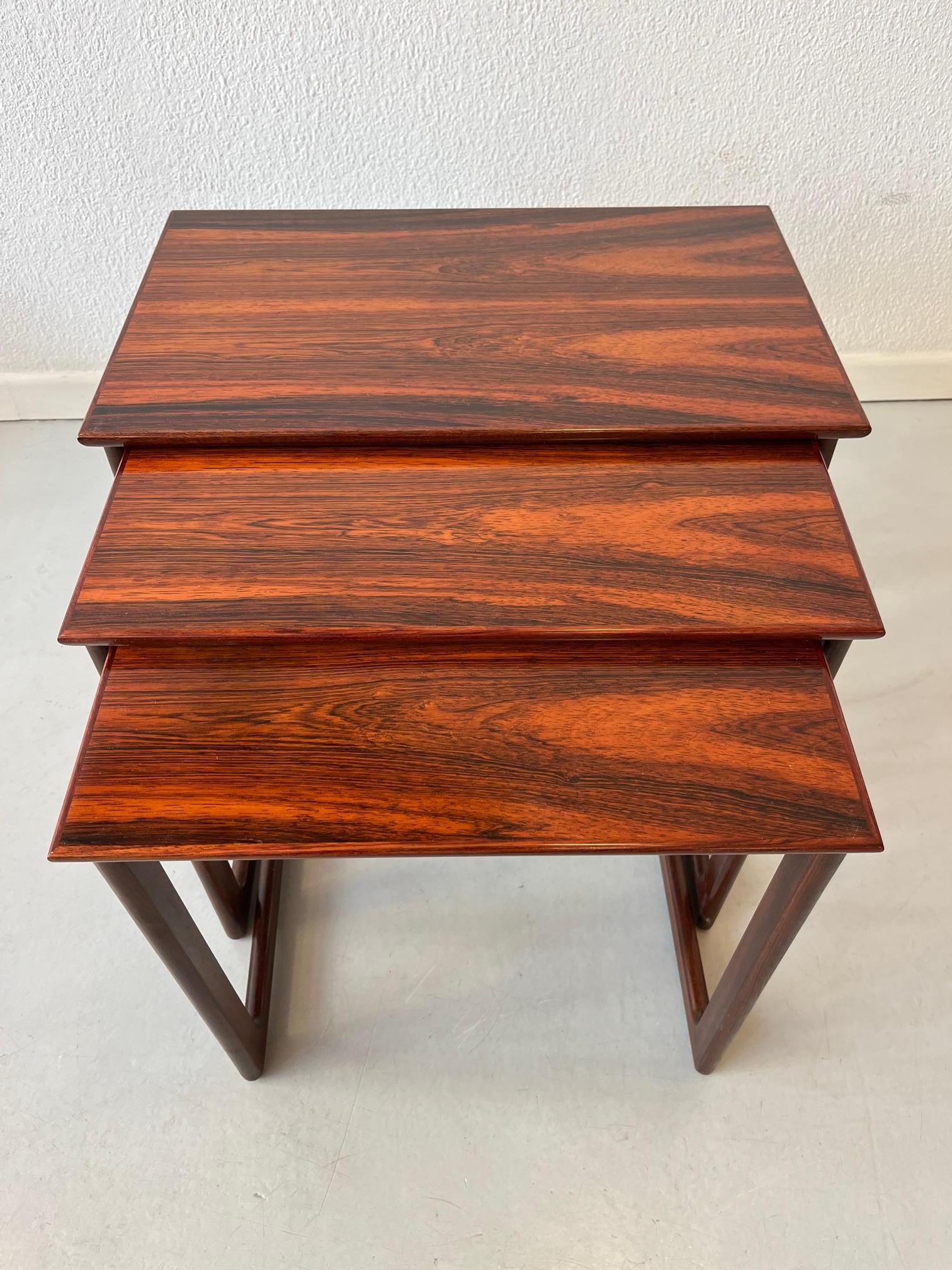 Signed Rio Rosewood Nesting Tables Denmark 1960s In Good Condition For Sale In Geneva, CH