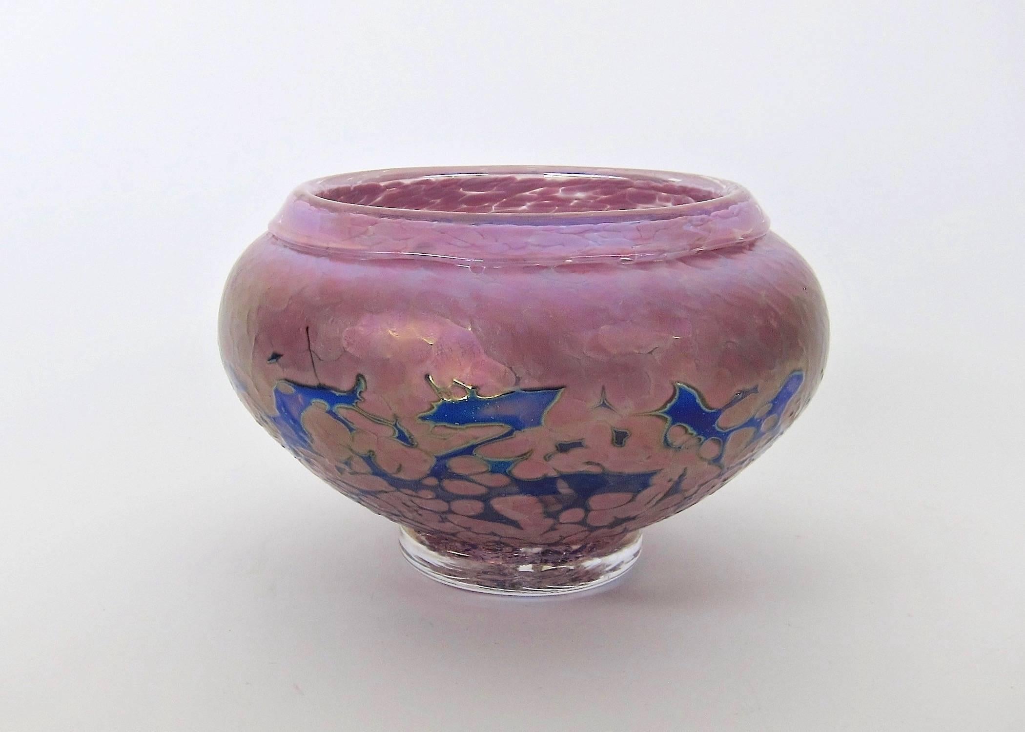 Signierte Schale aus irisierendem Kunstglas von Robert Held (Moderne)