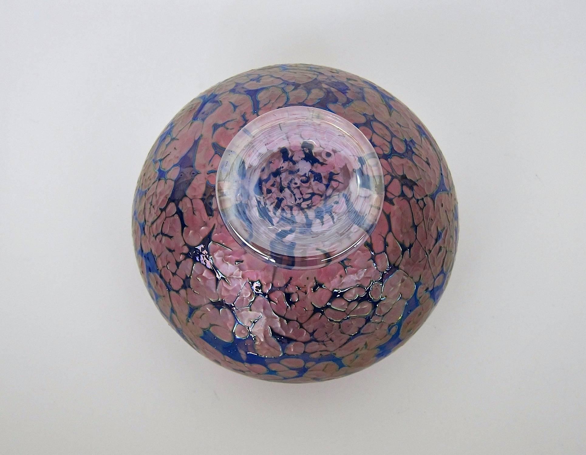 Signed Vintage Iridescent Art Glass Bowl by Robert Held In Good Condition In Los Angeles, CA
