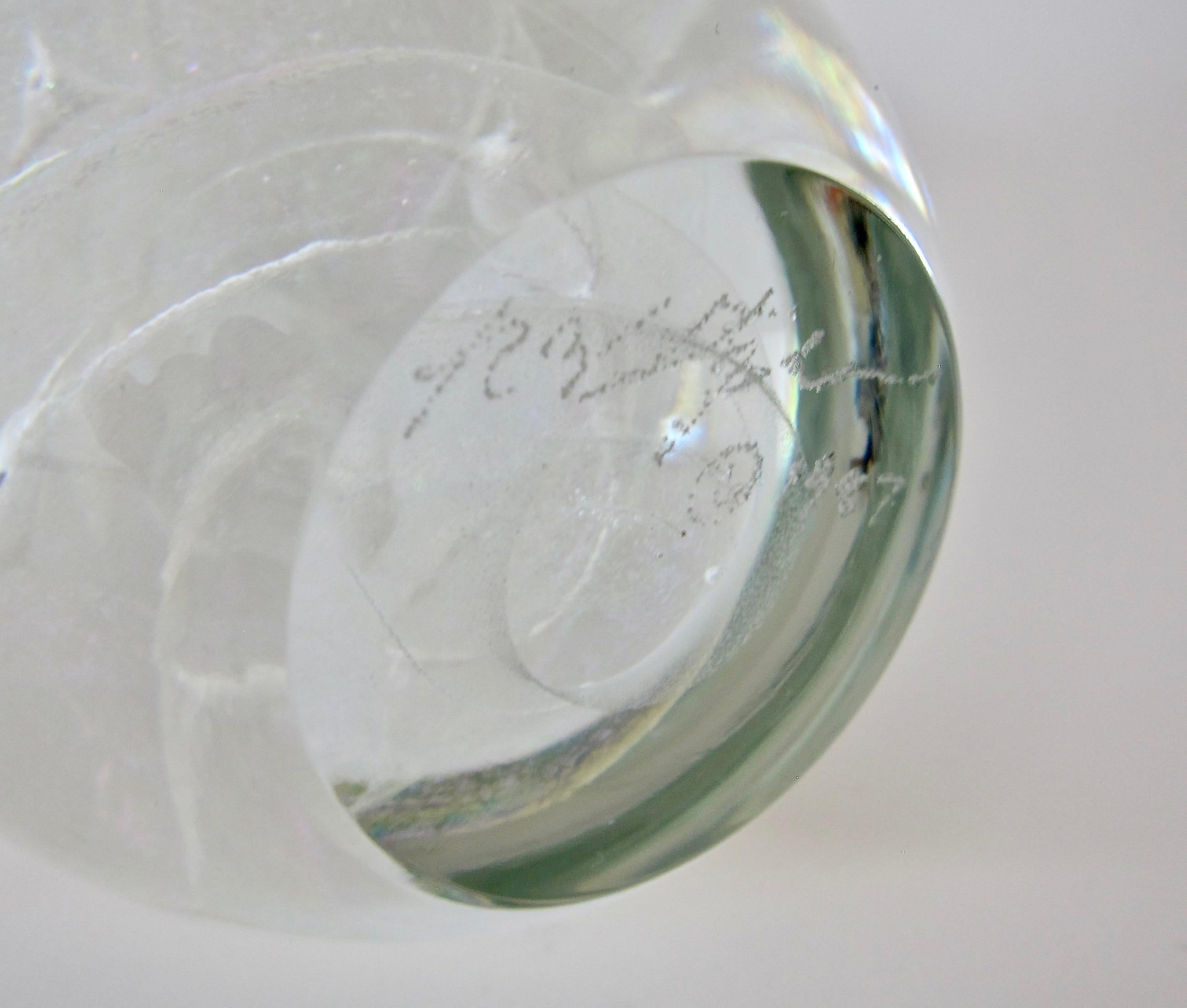 Signed Vintage Robert Stephan Art Glass Paperweight In Good Condition In Los Angeles, CA