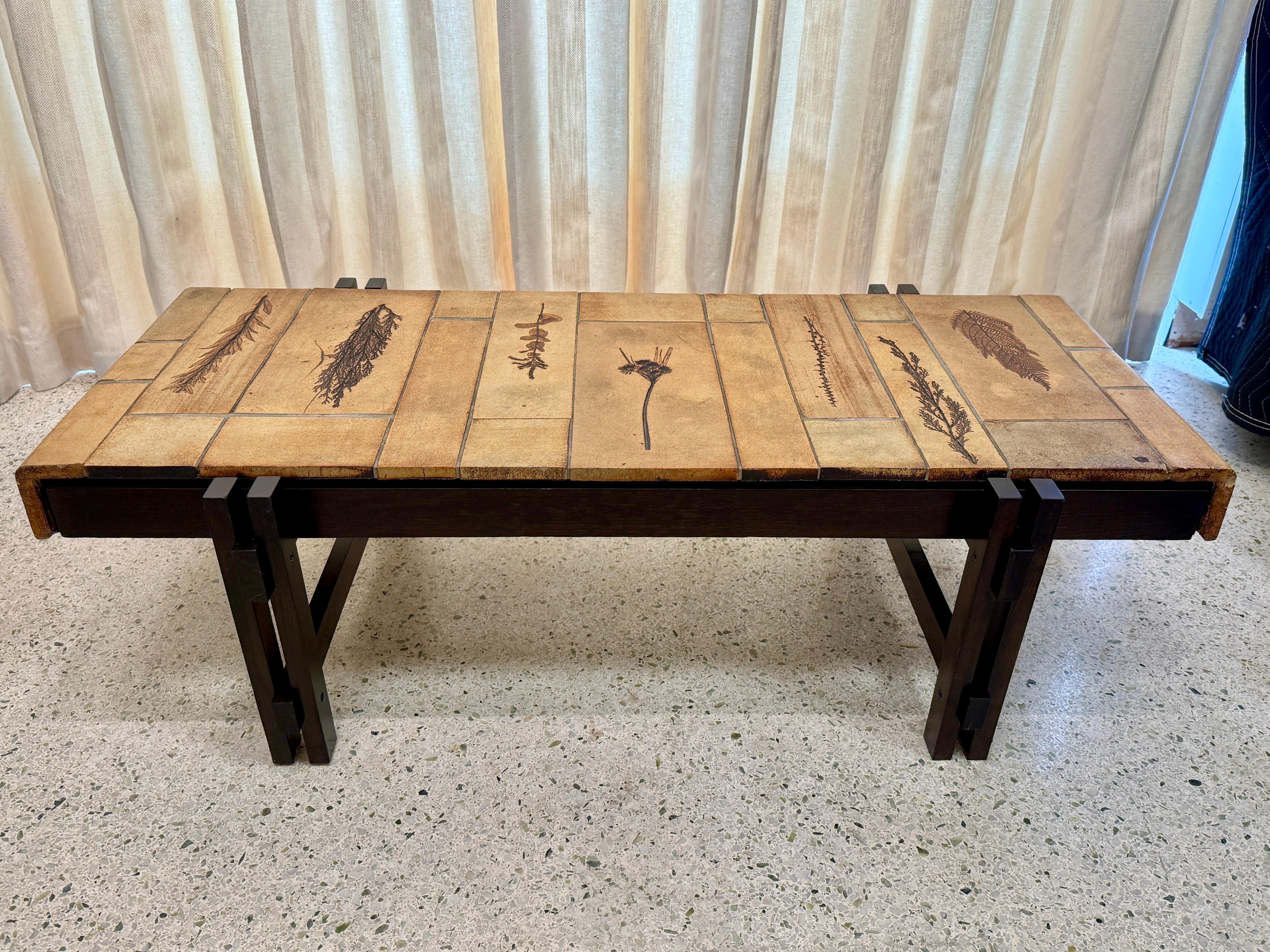 Table basse imprimée à fleurs en céramique Roger Capron en vente 4