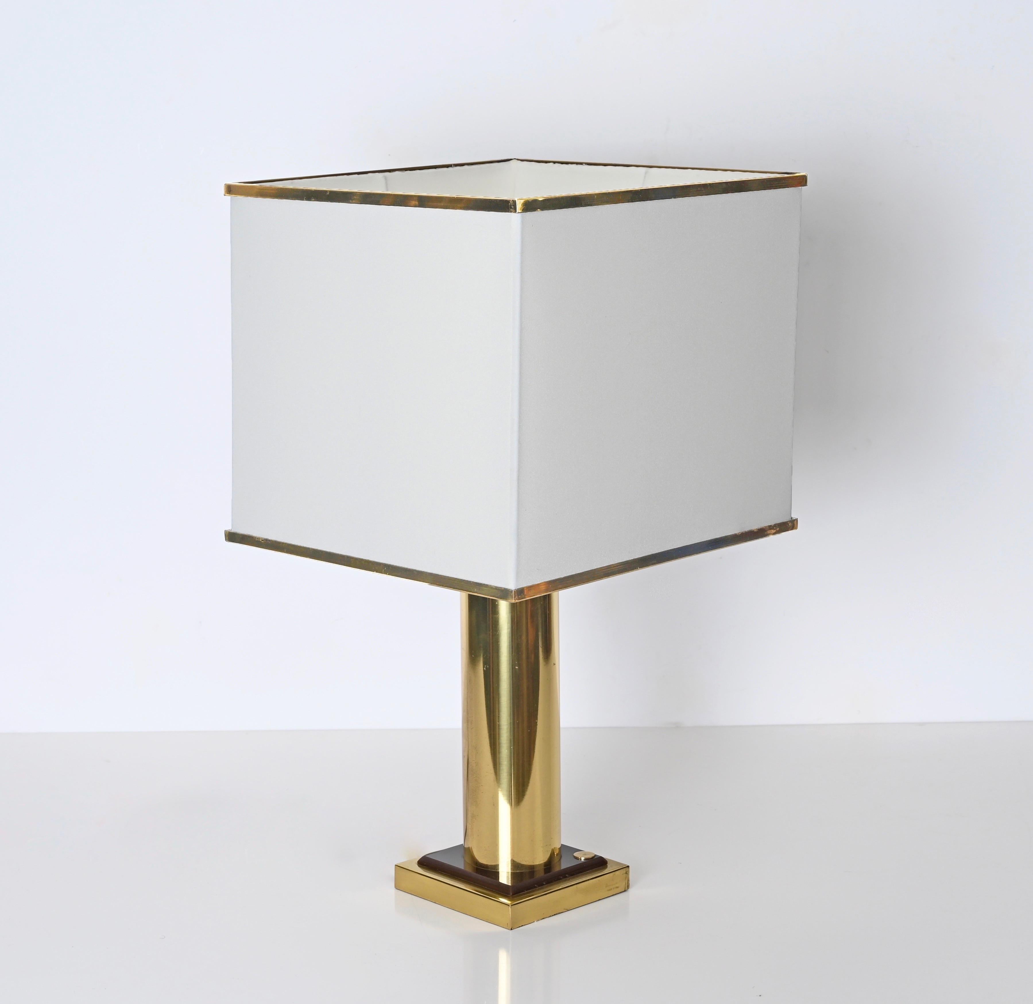 Signed Romeo Rega Table Lamp in Brass and White Silk Lampshade, Italy 1970s In Good Condition For Sale In Roma, IT