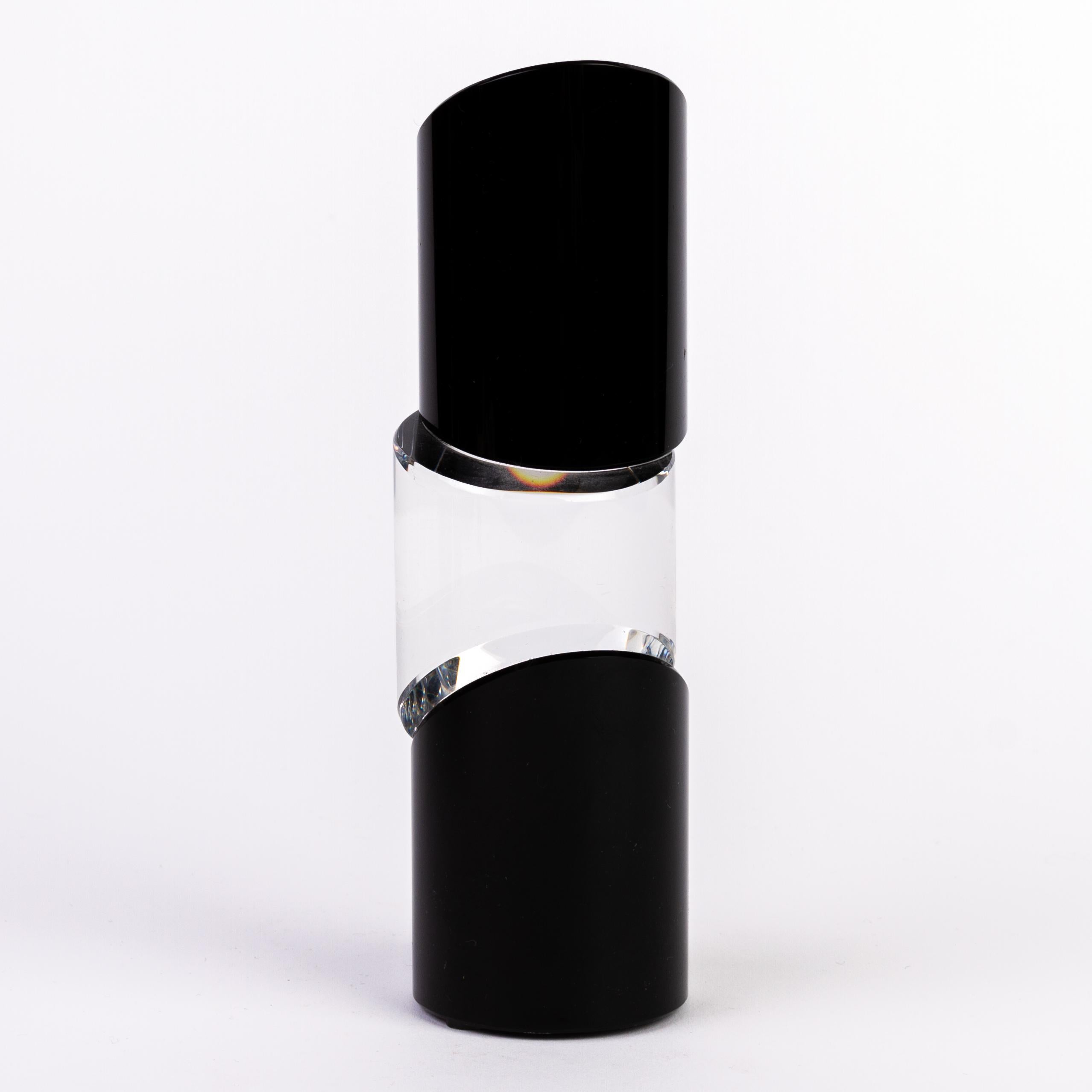 Vaso in vetro da studio firmato Rosenthal, designer geometrico tedesco 

Spedizione internazionale gratuita

