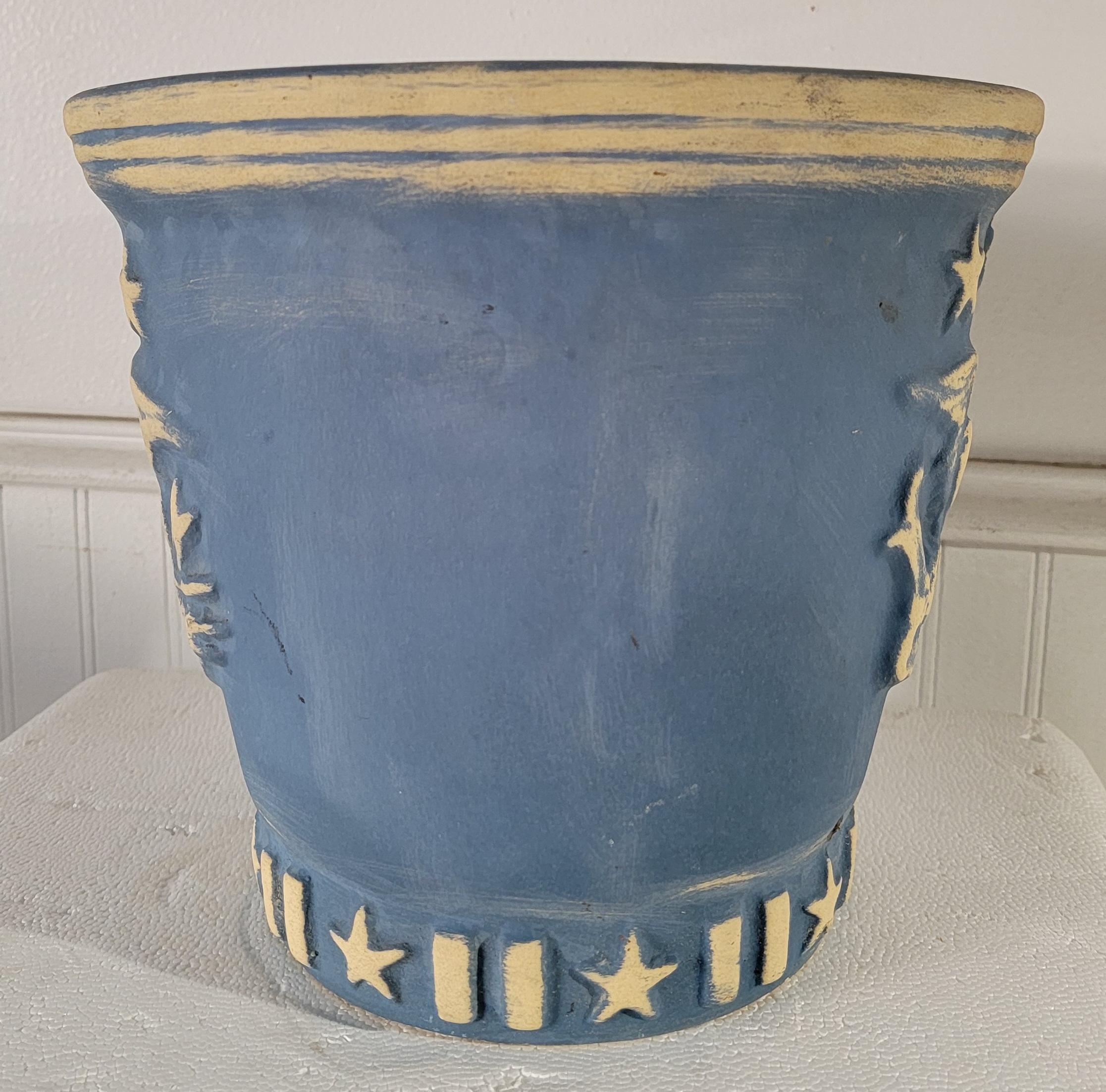 This amazing blue & white patriotic crock or planter pot is in fine condition and painted all the way around.The condition is very good.