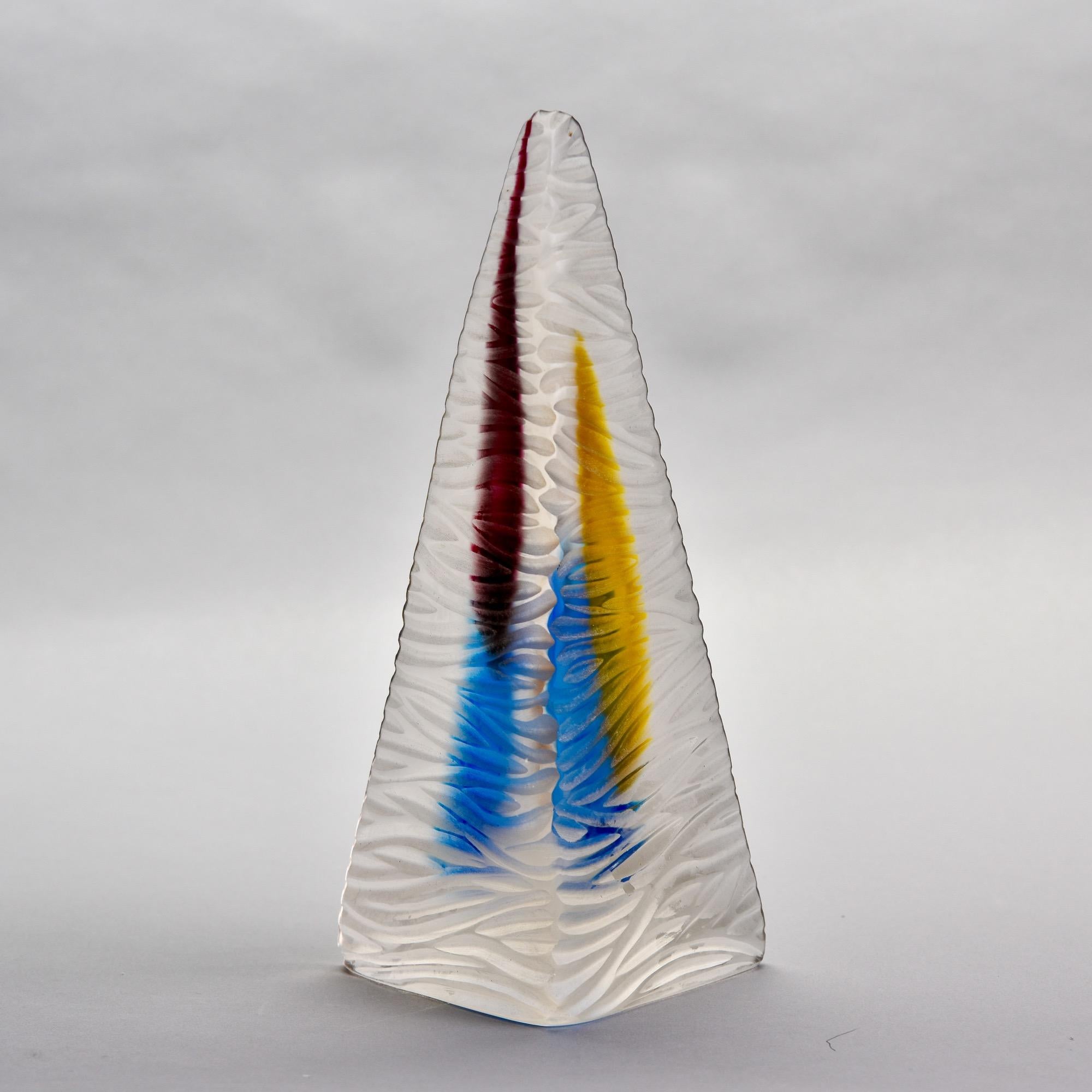Circa 1980s three sided Murano glass battuto style pyramid with internal streaks of color. Etched Rossetto signature on underside of base. Very good vintage condition with minor shelf wear to base - no flaws found. 
 