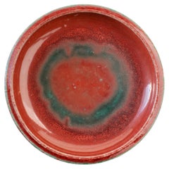 Bol, plat ou cendrier en poterie à glaçure rouge tourné à la main signé Royal Copenhagen 1936