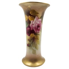 Vase en porcelaine de Royal Worcester signé