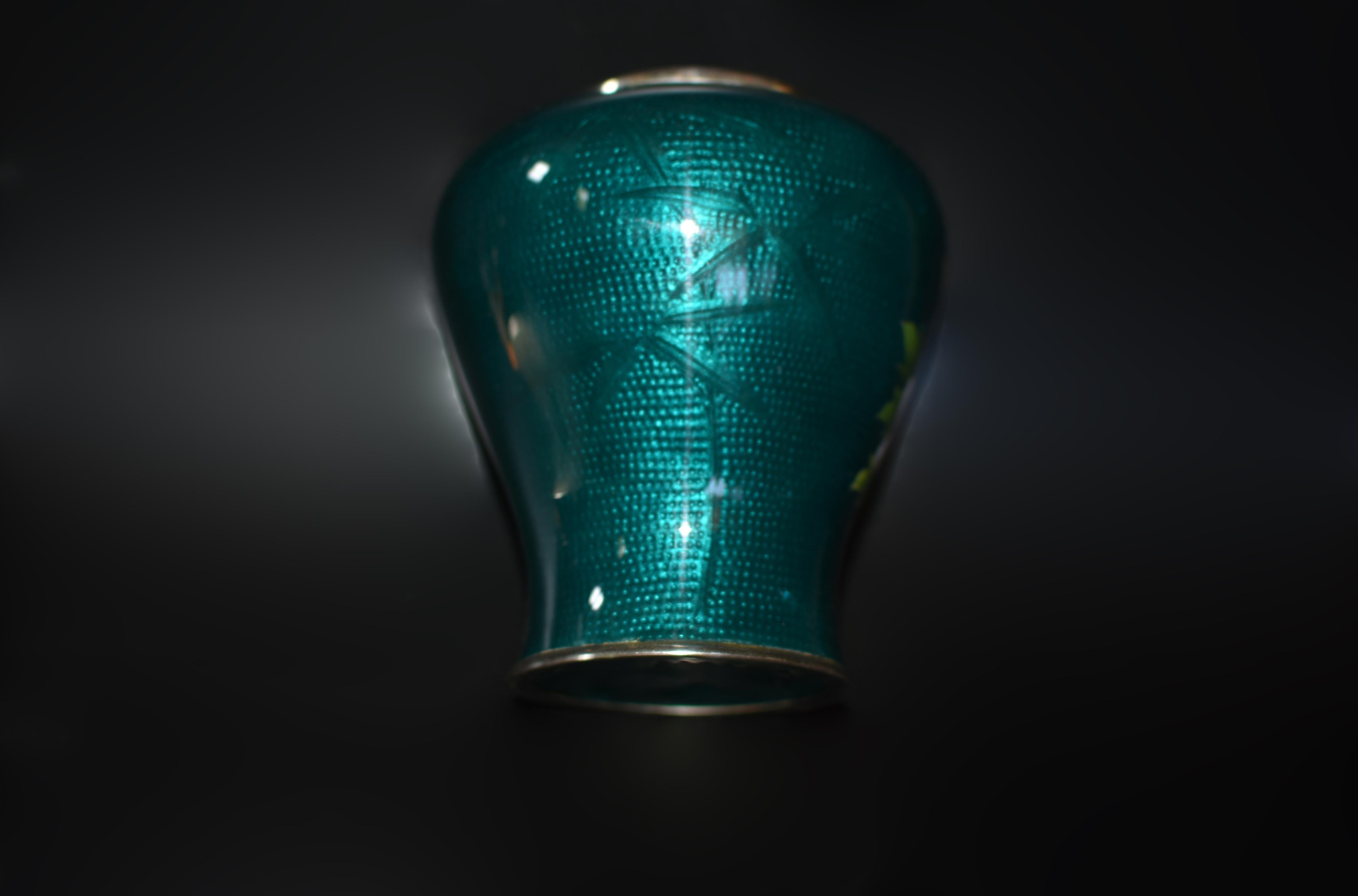 Vaso di cloisonne verde firmato Sato Japanese Ginbari Peony in vendita 3