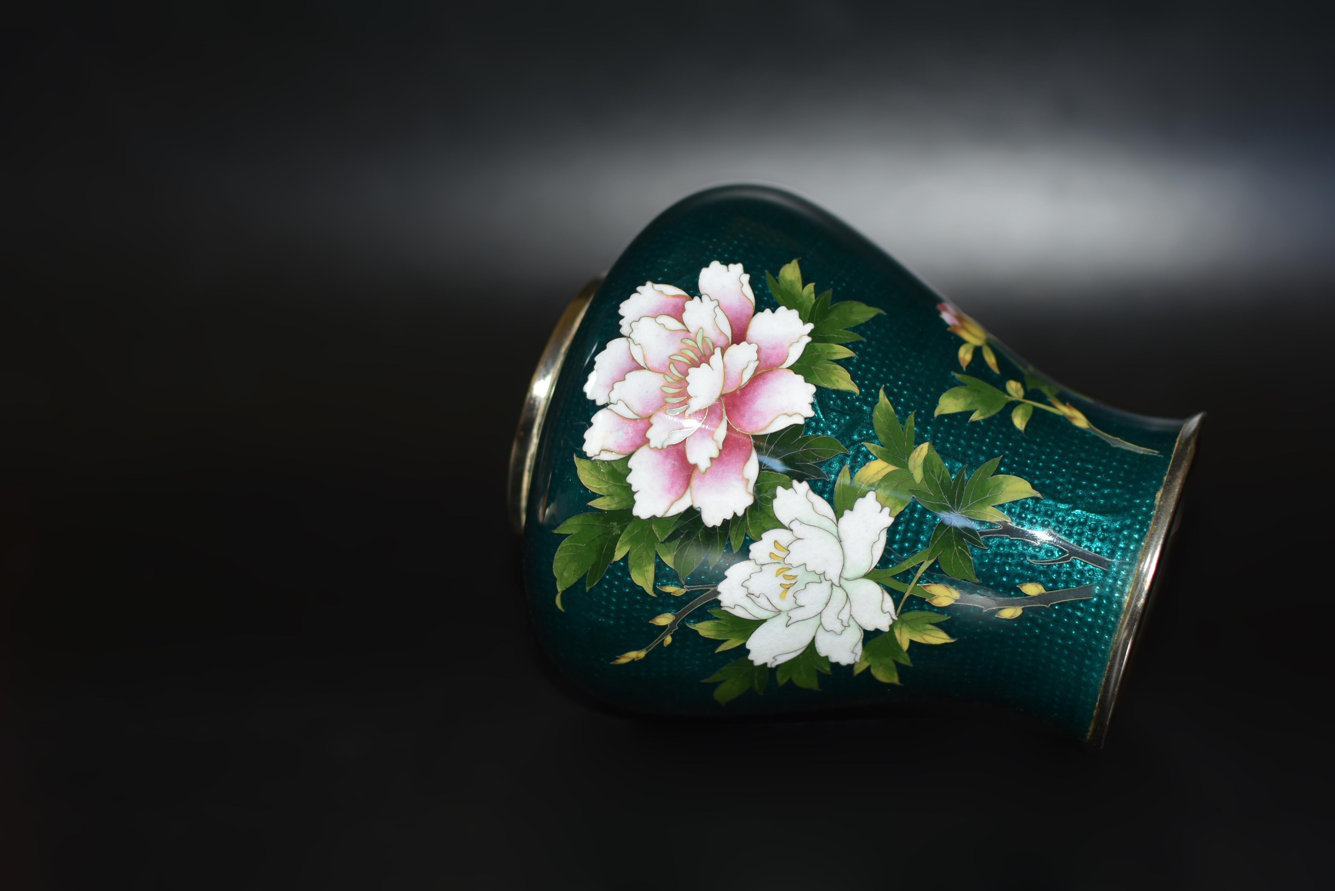 Vaso di cloisonne verde firmato Sato Japanese Ginbari Peony in vendita 5