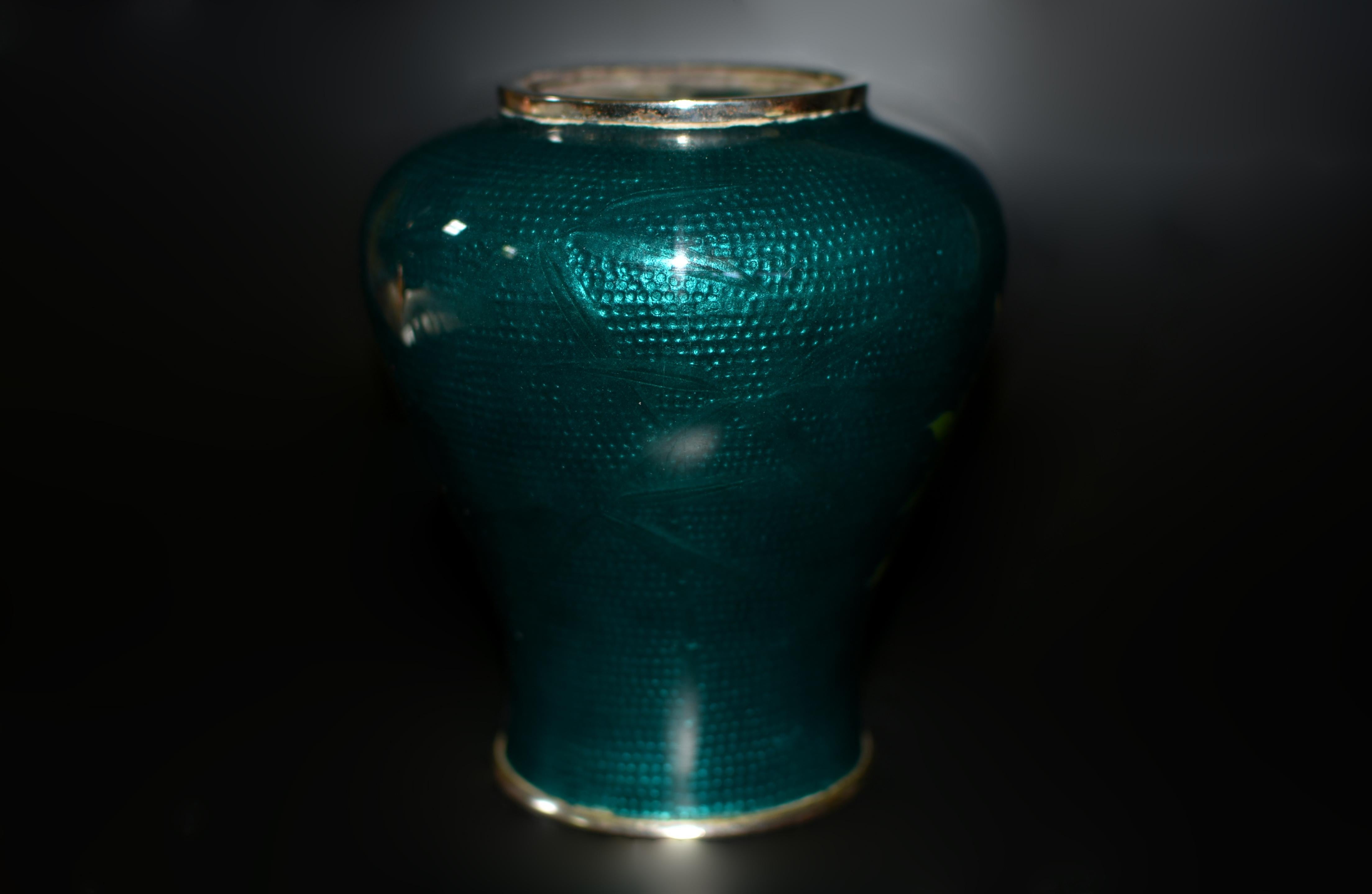 Vaso di cloisonne verde firmato Sato Japanese Ginbari Peony in vendita 1