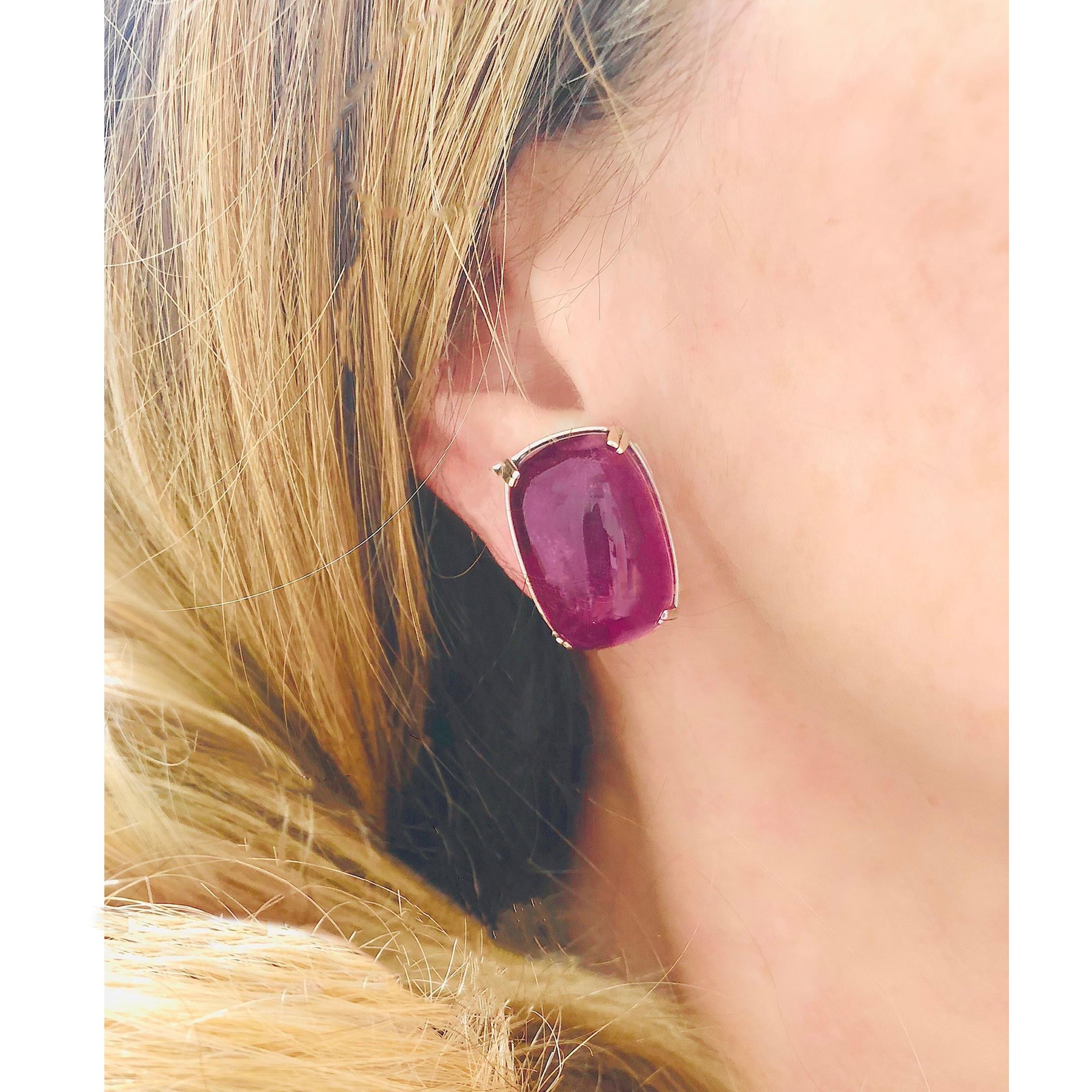 Signed Seaman Schepps Cabochon Rubellite Tourmaline Clip-On Earrings in 18k In Excellent Condition For Sale In Miami, FL