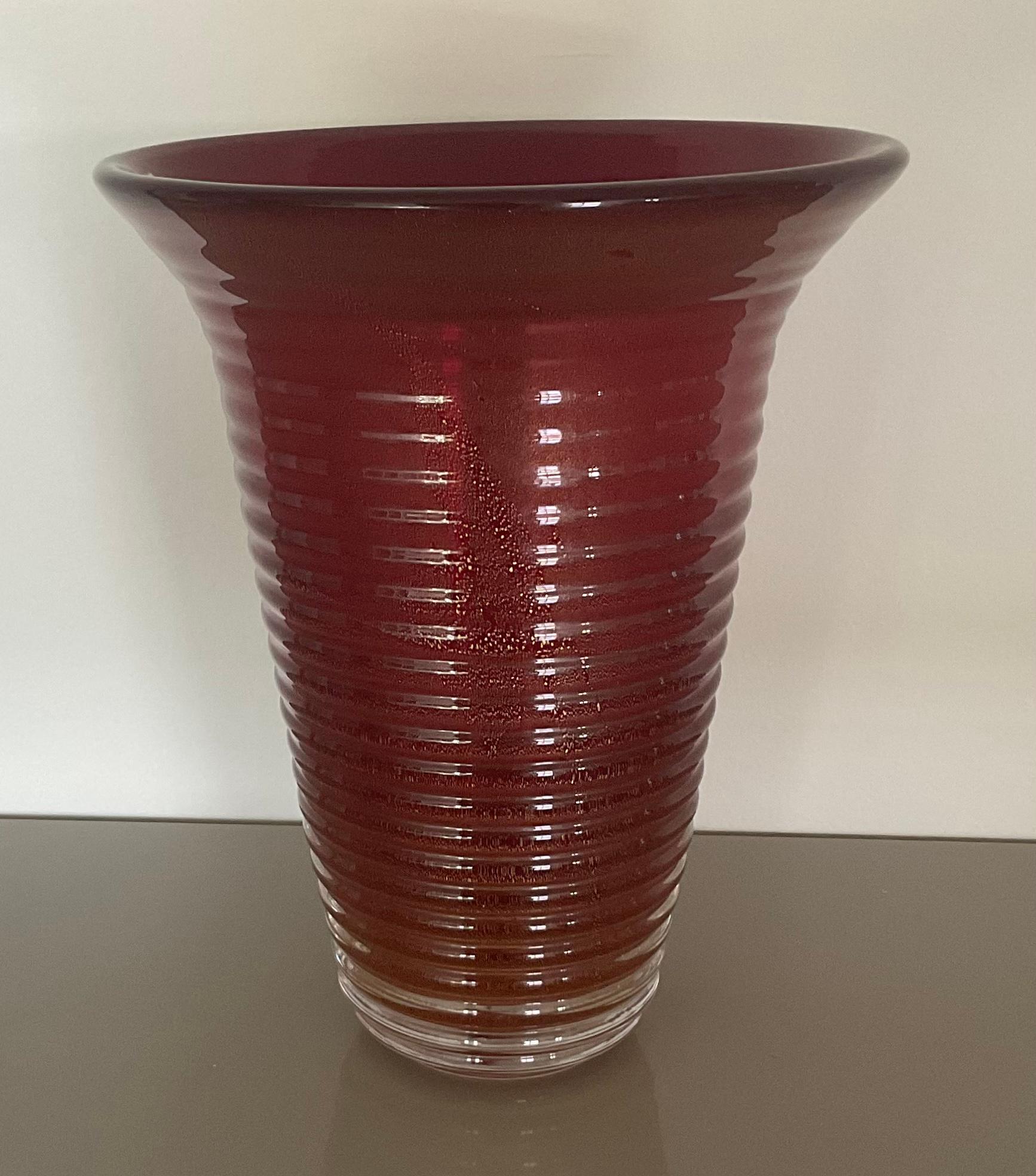 Signed Seguso Vetri D’arte Murano Glass Red Sommerso Vase with Gold Leaf For Sale 3