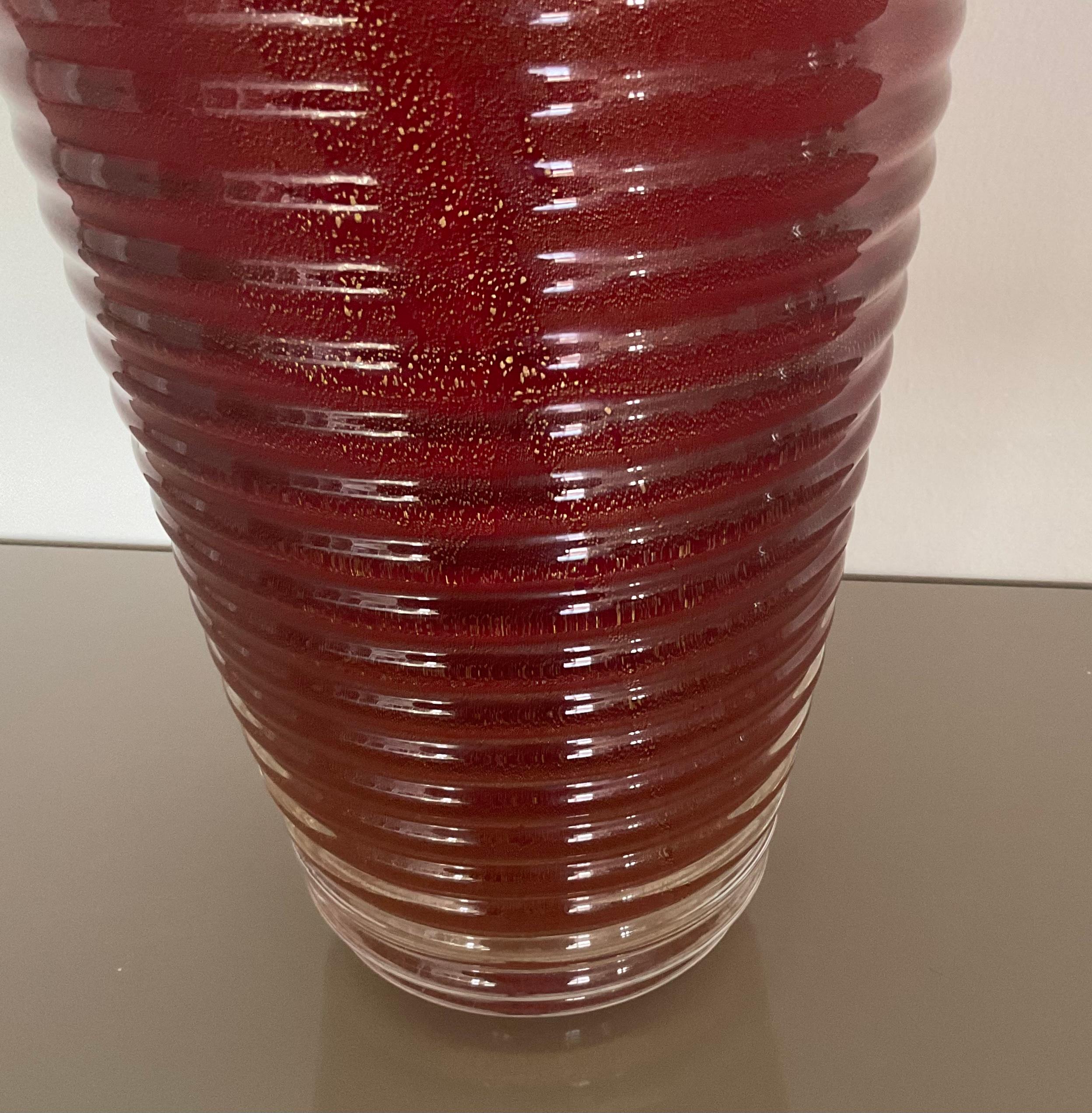 Signed Seguso Vetri D’arte Murano Glass Red Sommerso Vase with Gold Leaf For Sale 4
