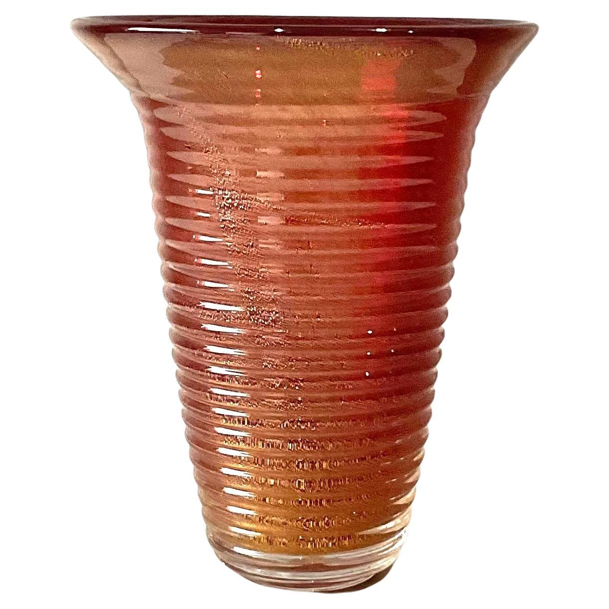 Vase signé Seguso Vetri d'Arte Murano Glass Sommerso rouge avec feuilles d'or