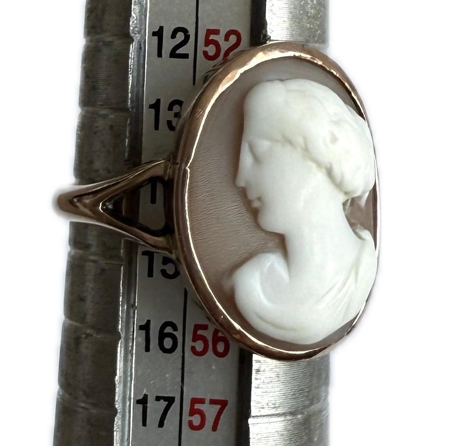 Women's or Men's Signed shell cameo ring set in 9ct rose gold For Sale