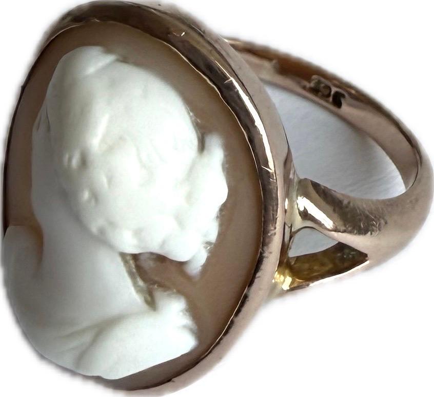 Signed shell cameo ring set in 9ct rose gold For Sale 1
