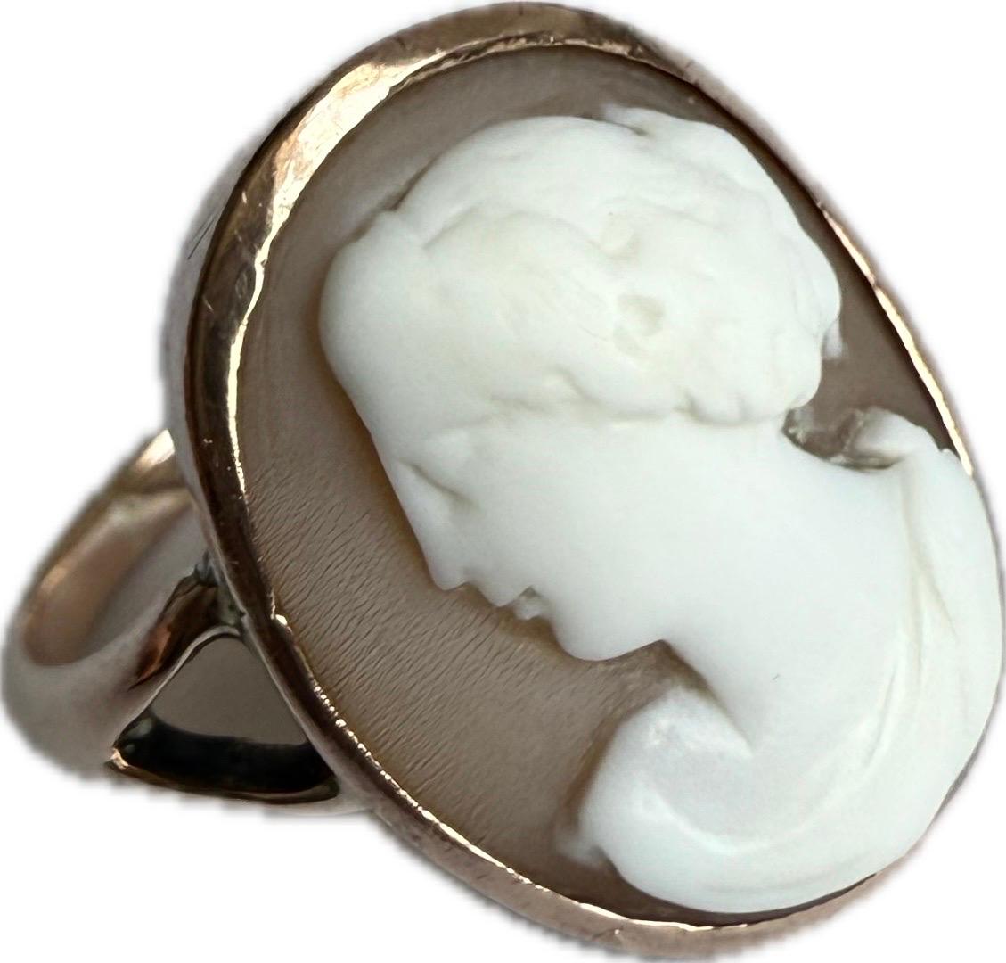 Signed shell cameo ring set in 9ct rose gold For Sale 3