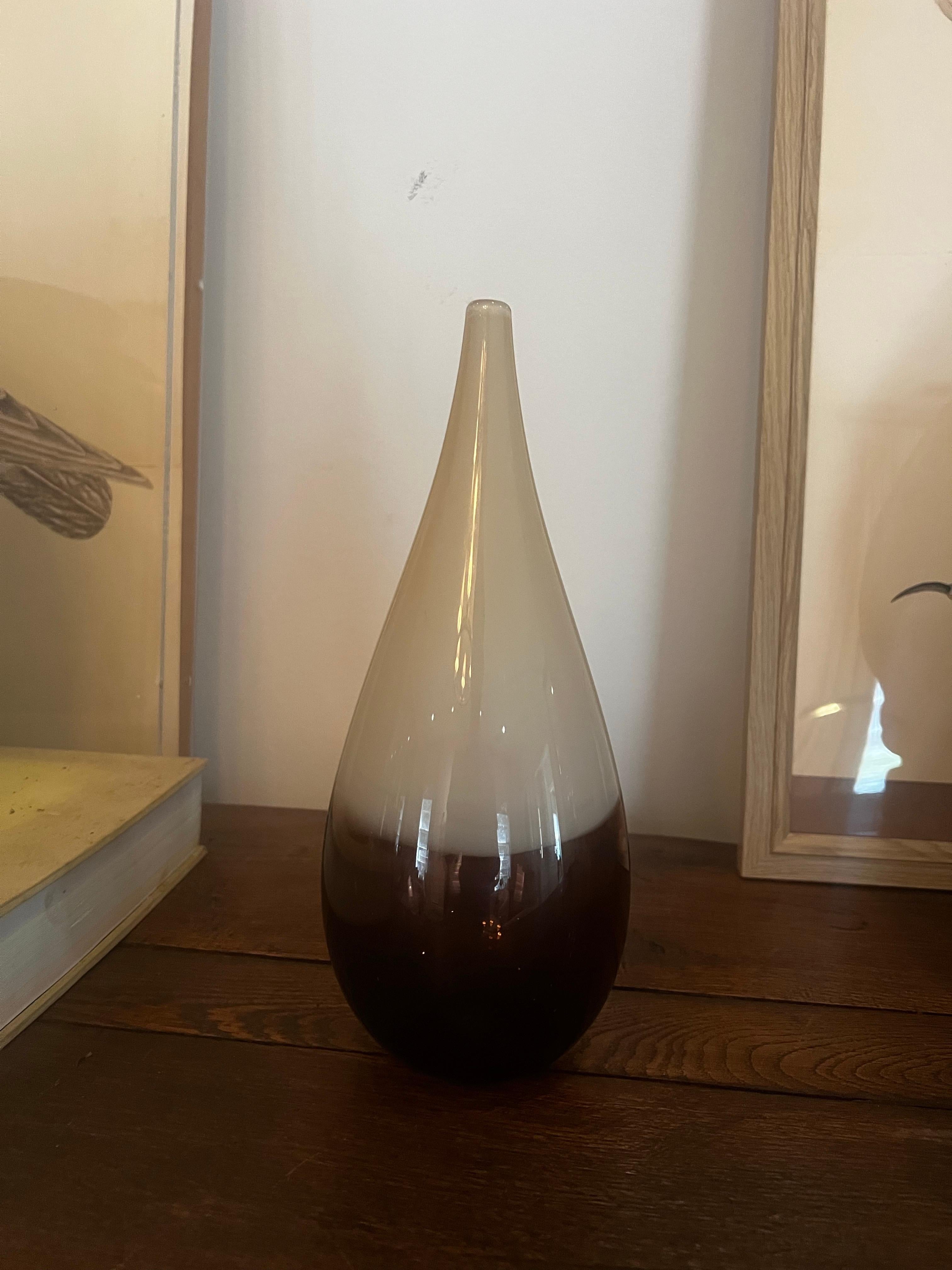 Contemporary Signed Siemon and Salazar White/Ivory/Amber Teaedrop Lattimore Vase, signed For Sale