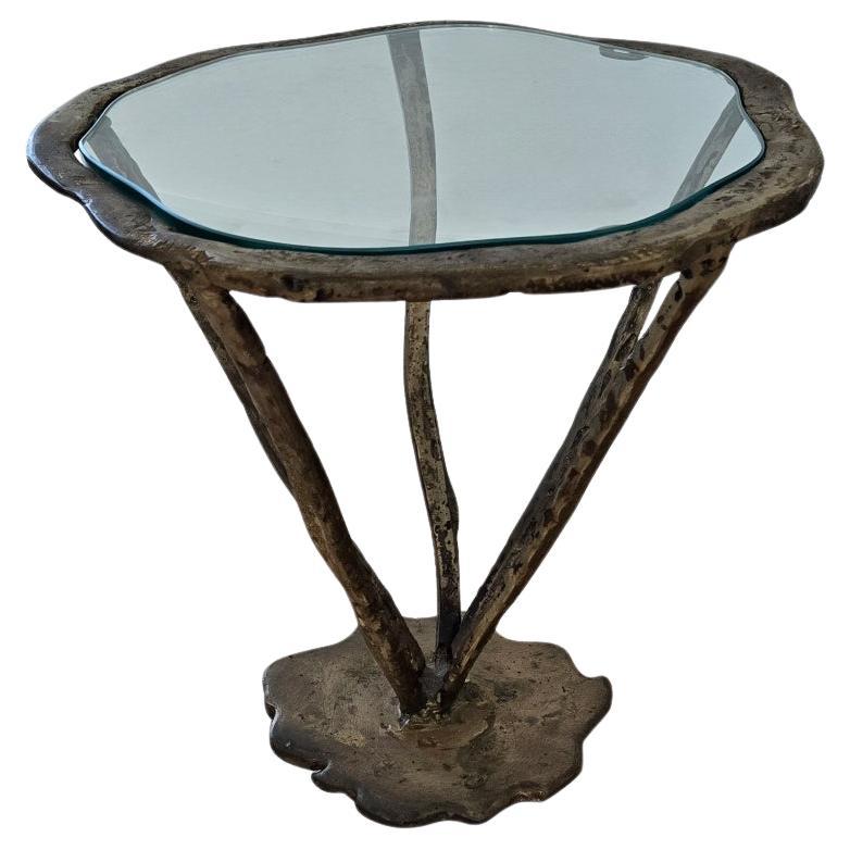 Mesa auxiliar / de bebidas de bronce firmada por Silas Seandel