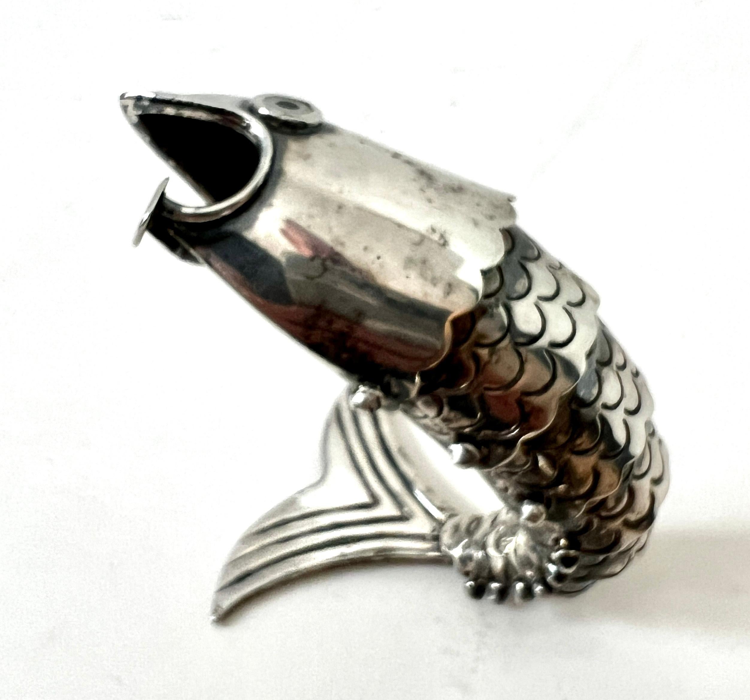 Signed Silver Plated Mexican Articulated Fish Bottle Opener by Los Castillo  For Sale 5