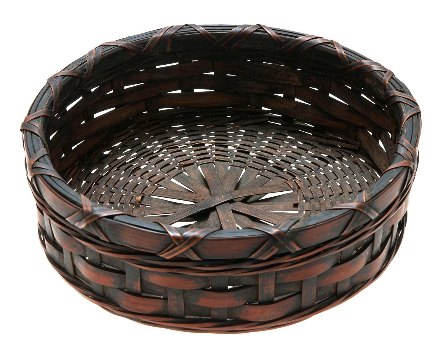 Early 20th century vintage Japanese handwoven round bamboo basket for fruits & such.
The Japanese bamboo weaving is in reddish dark brown.
In pristine condition.
