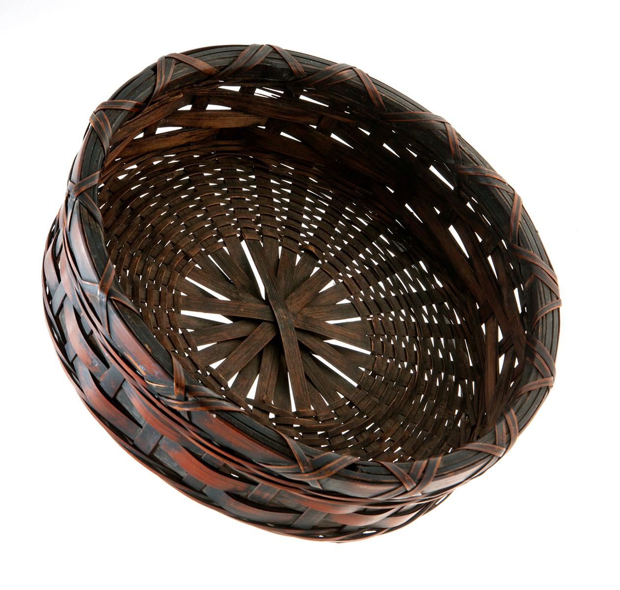 Signed Simple Bamboo Japanese Basket In Good Condition For Sale In Malibu, CA