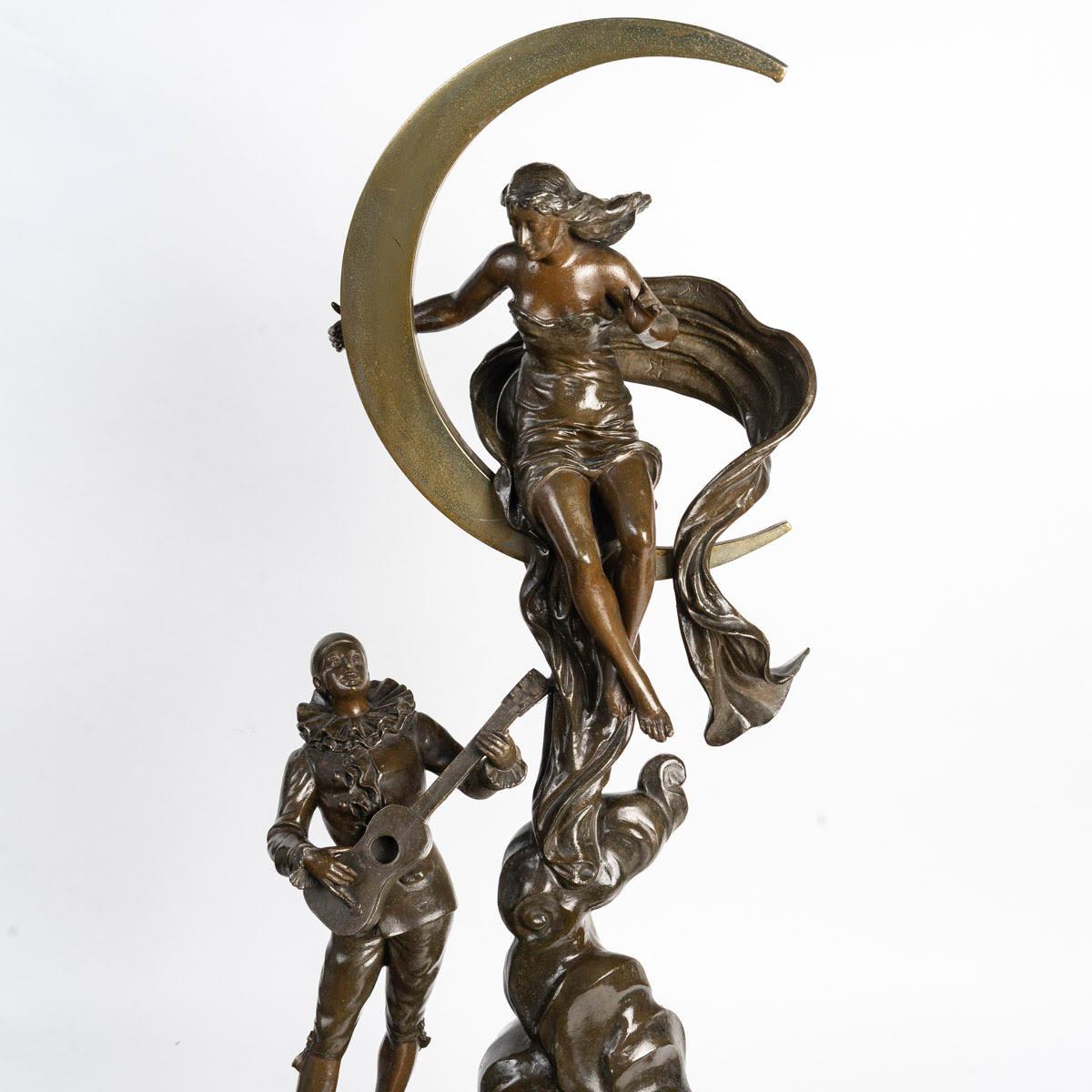 Signierte Skulptur aus Gusseisen mit der Darstellung des Pierrot de la Lune, 20. Jahrhundert.

Skulptur aus dem frühen 20. Jahrhundert, im Stil von Napoleon III, mit der Darstellung des Pierrot de la Lune, signiert.
H: 72cm, B: 33cm, T: 24cm
