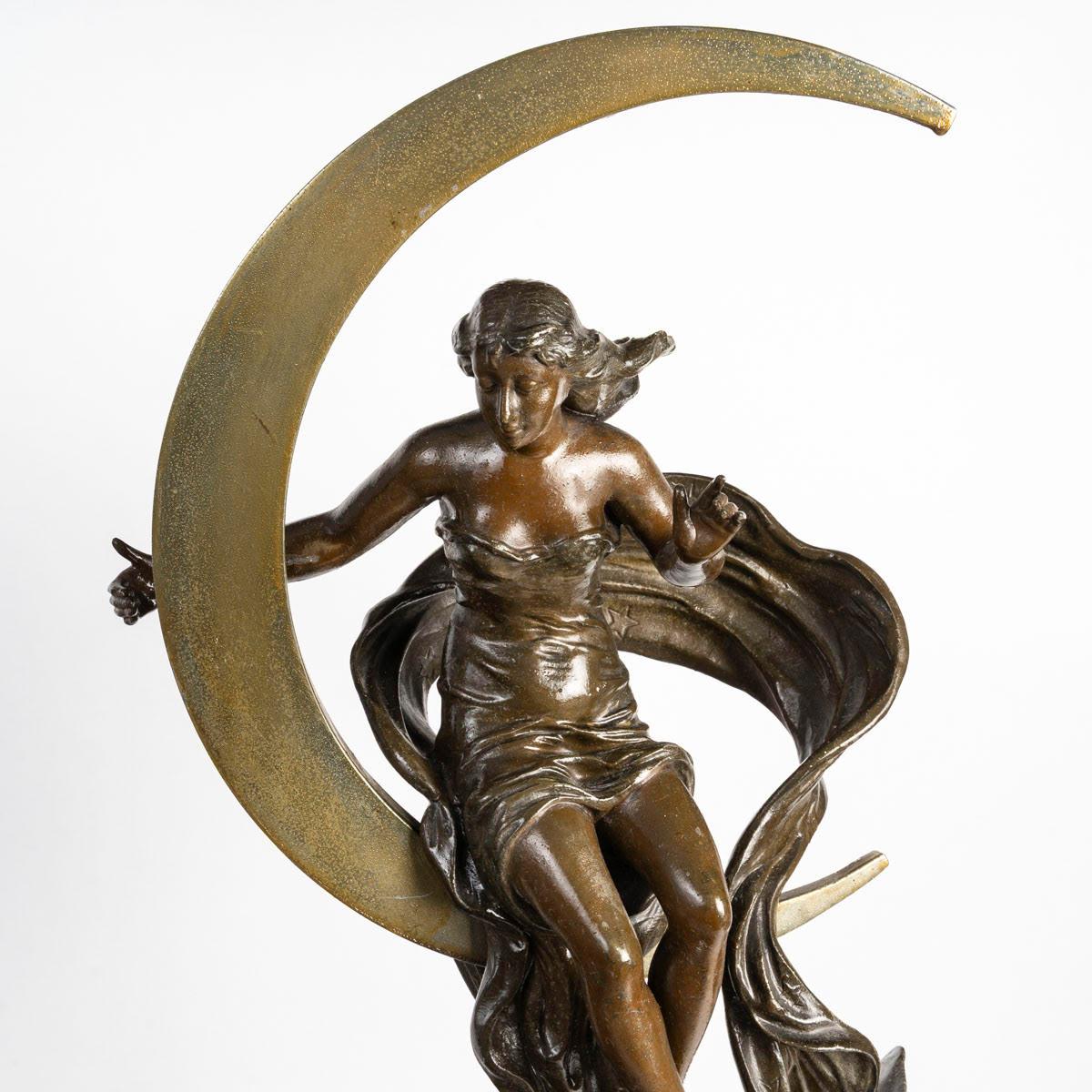 Signierte Skulptur aus Zinn, die den Pierrot de la Lune darstellt, 20. (20. Jahrhundert) im Angebot