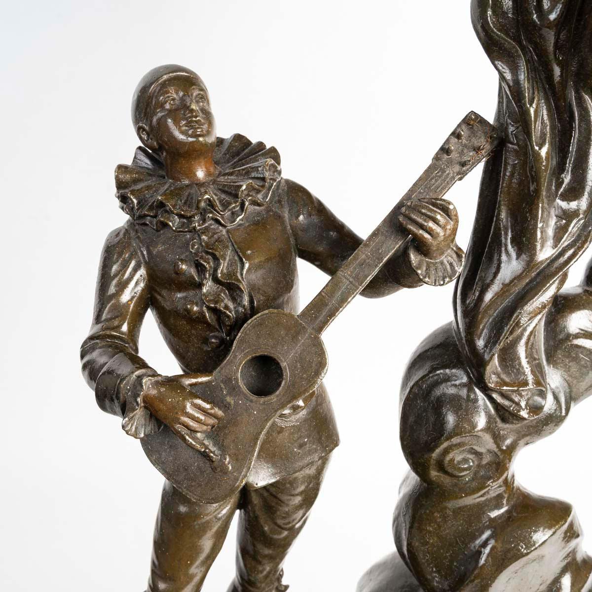 Signierte Skulptur aus Zinn, die den Pierrot de la Lune darstellt, 20. (Zink) im Angebot