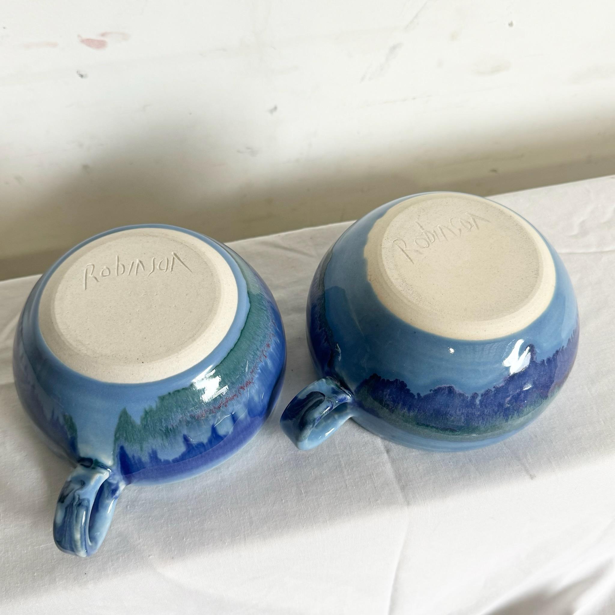 Paire de tasses à thé/coffe/bols à glaçure bleue en poterie filée signée en vente 2