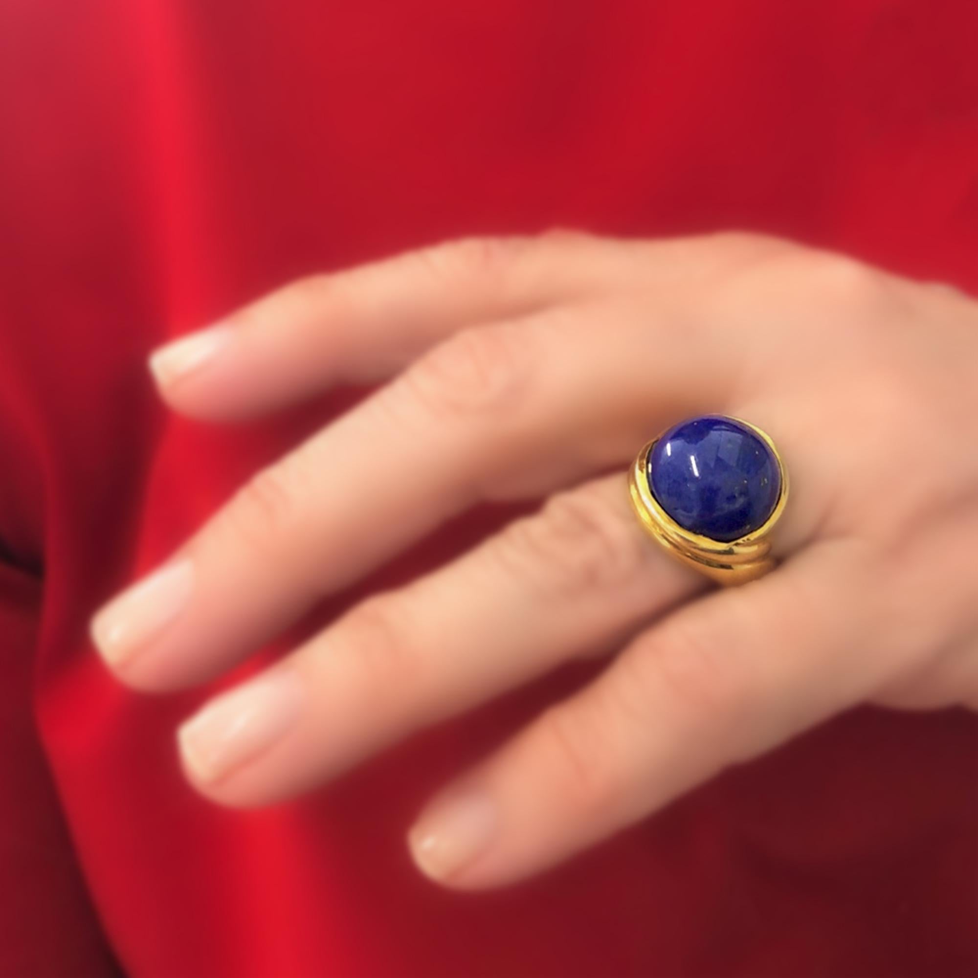 Modern Signed Stefani Italian Cabochon Lapis Lazuli Cocktail Ring in 18 Karat Gold