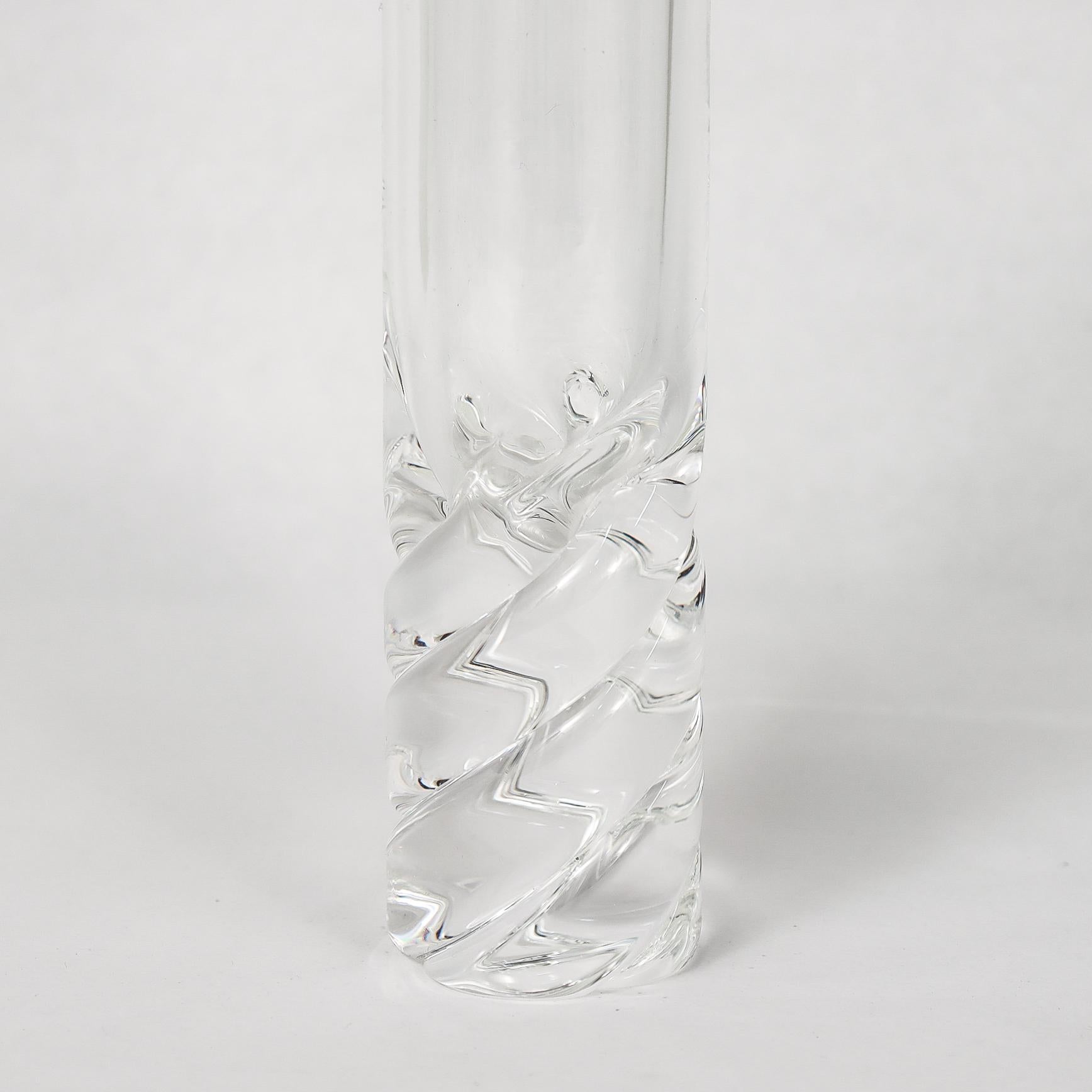 Signed Steuben Art Glass Twist Bud Vase By David Dowler In Good Condition For Sale In Philadelphia, PA